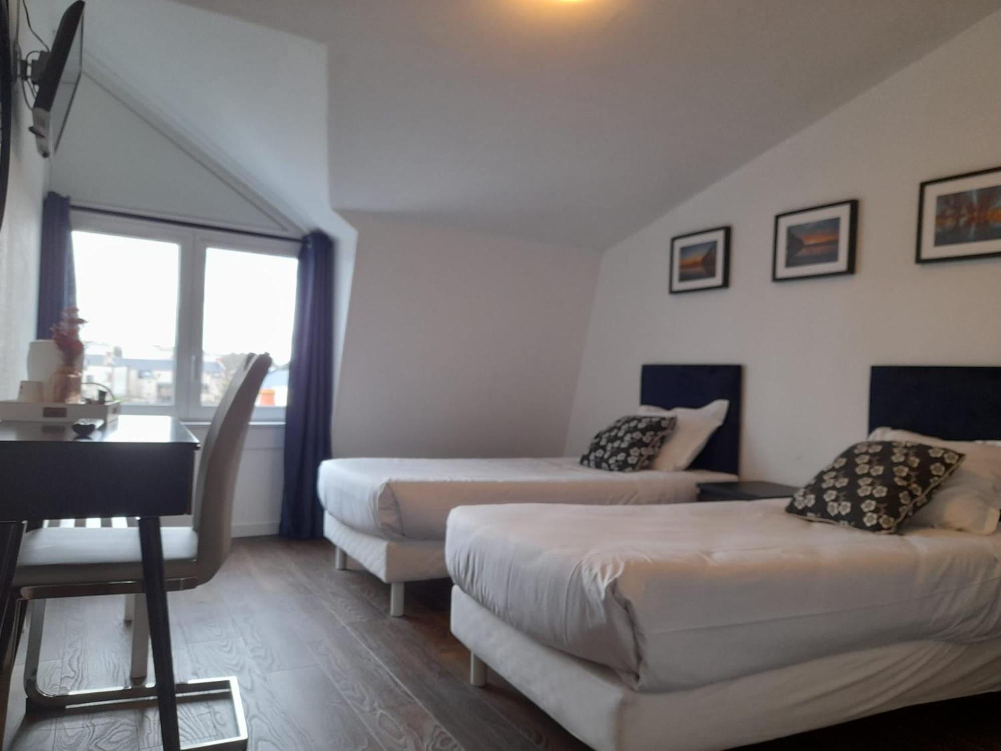 Twin Room - Photo 3