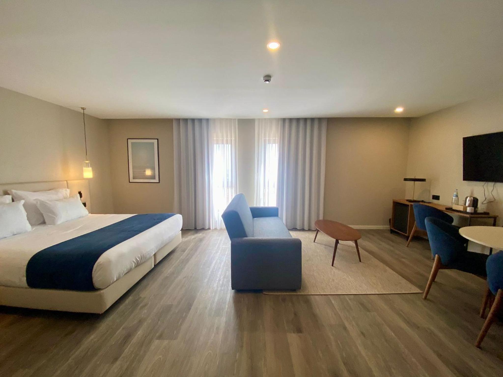 Suite with Sea View - Photo 3