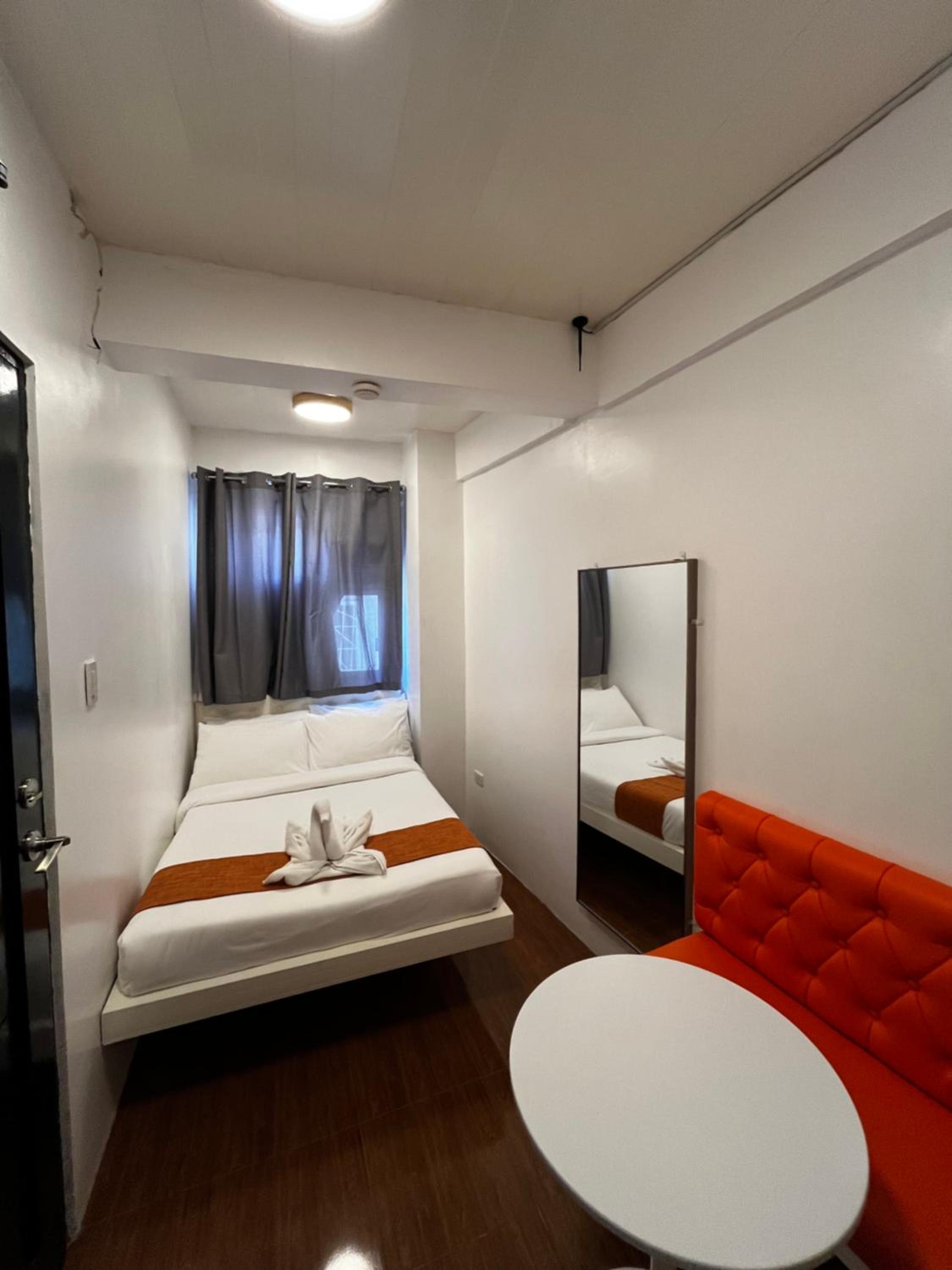 Budget Double Room photo 3