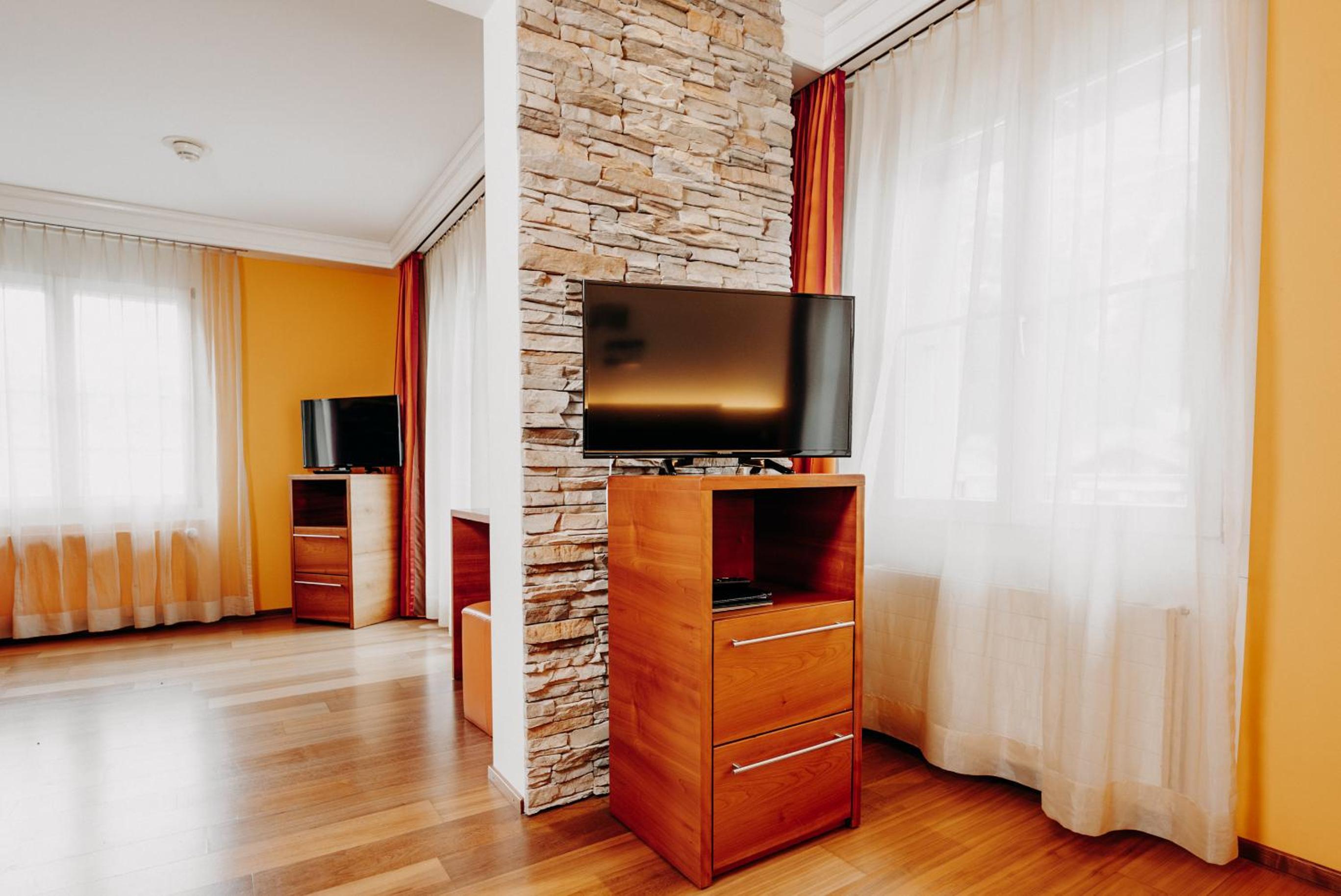 Junior Suite with Balcony and Mountain View photo 1