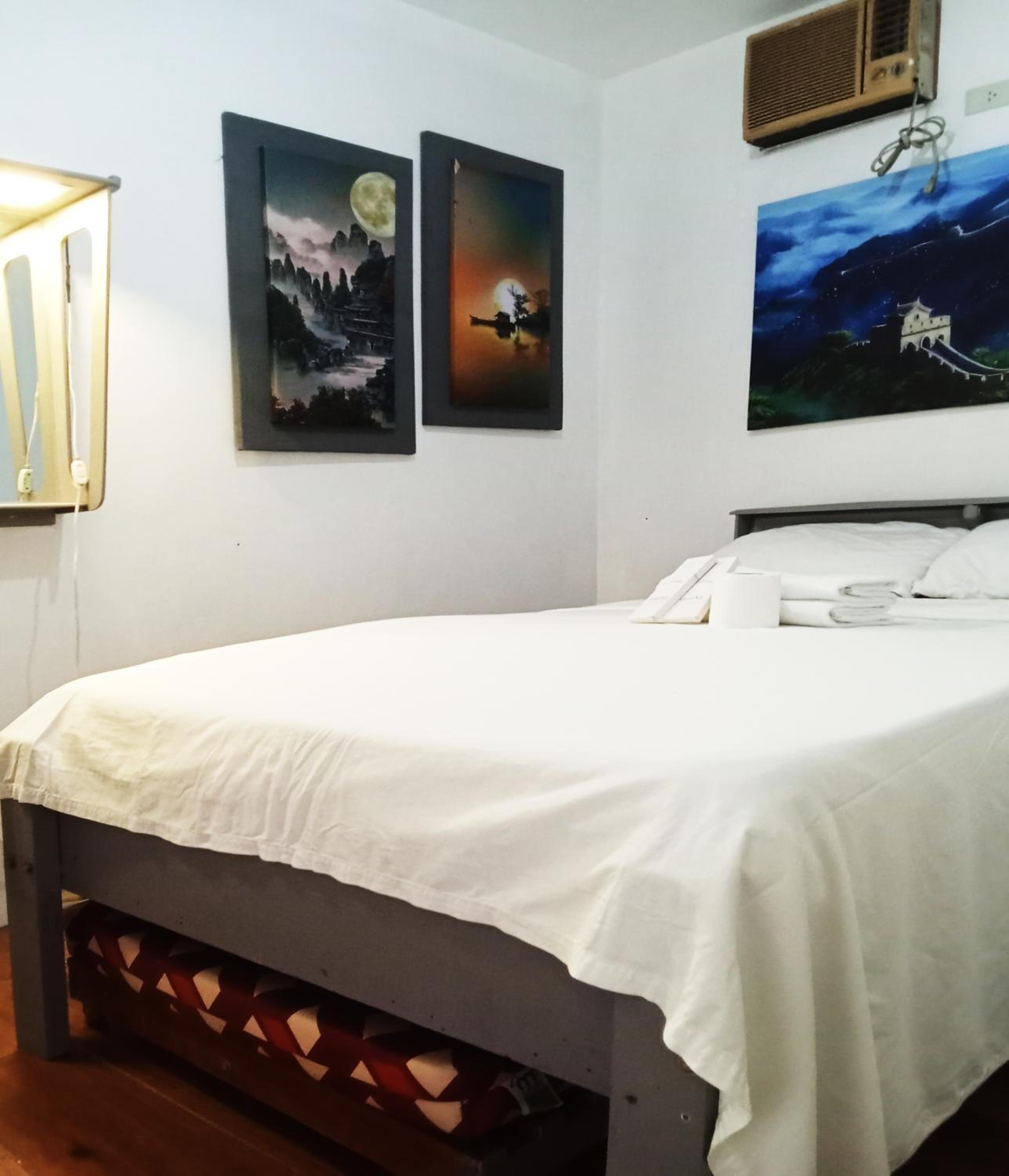 Basic Triple Room with Shared Bathroom photo 2