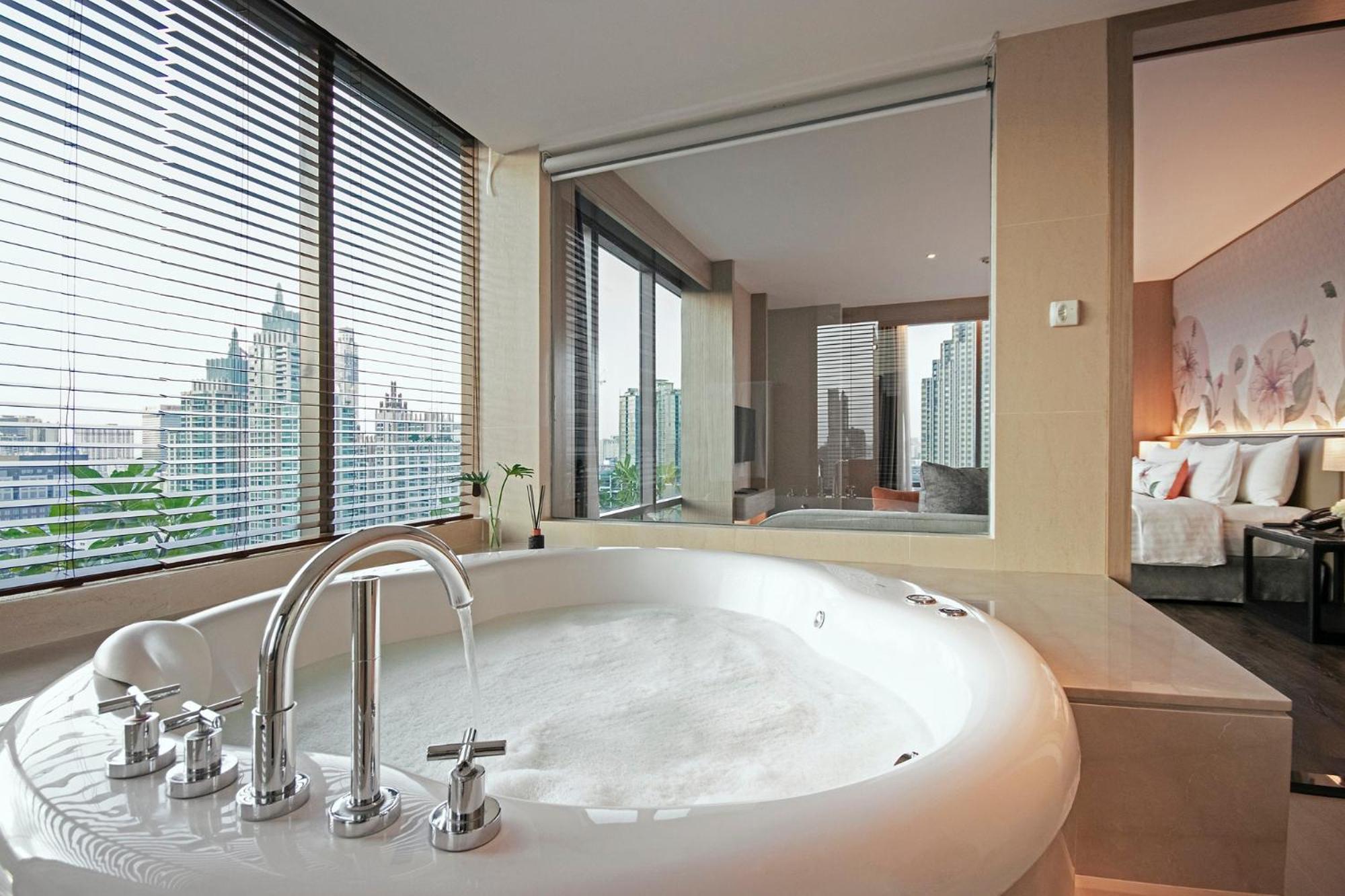Chaba Honeymoon Suite with a Jacuzzi