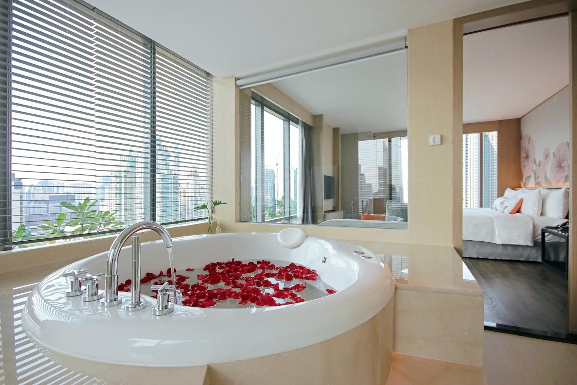 Chaba Honeymoon Suite with a Jacuzzi