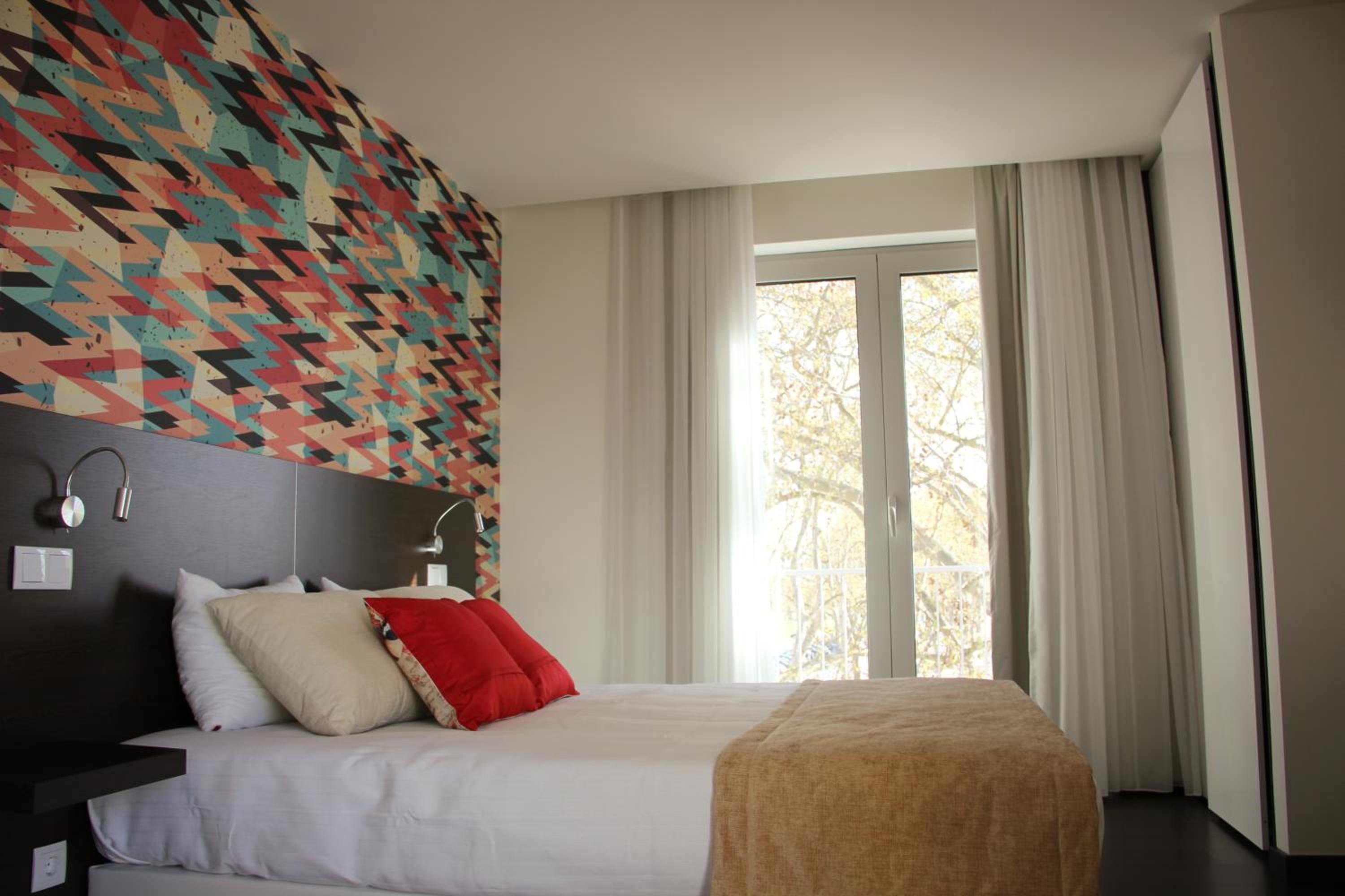 Deluxe Double Room with Balcony - Photo 4