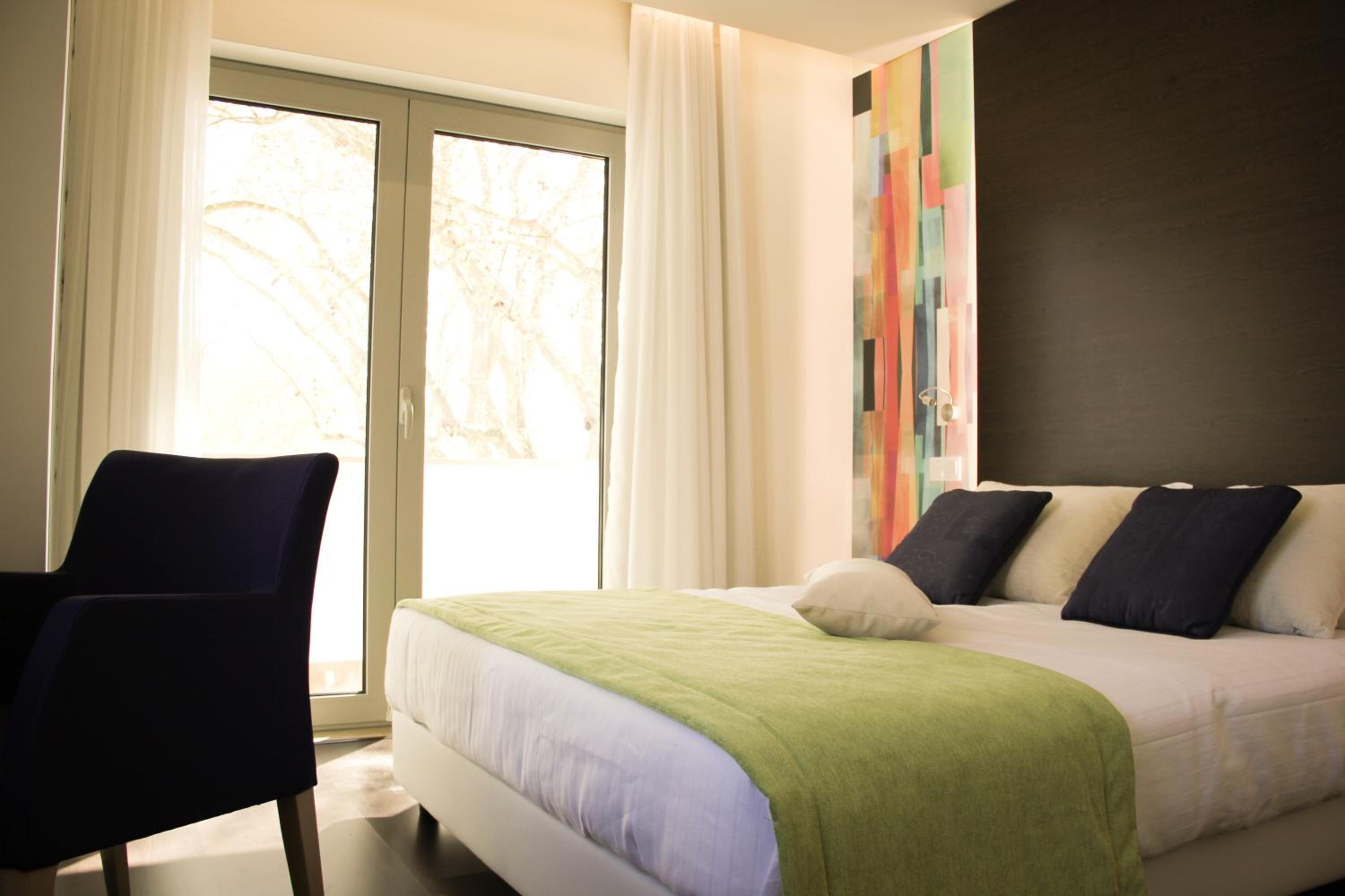 Deluxe Double Room with Balcony - Photo 2