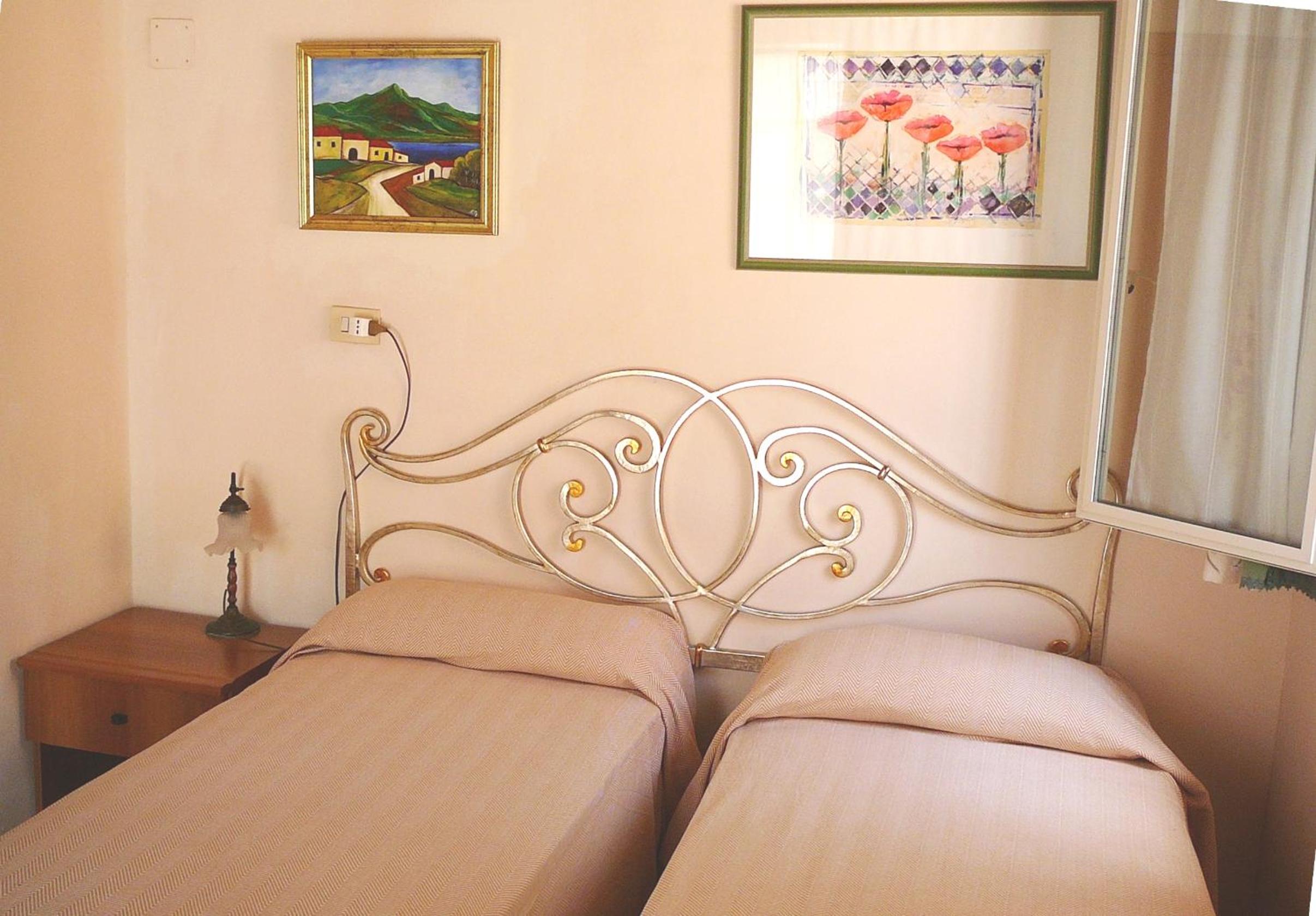 Double or Twin Room - Photo 7