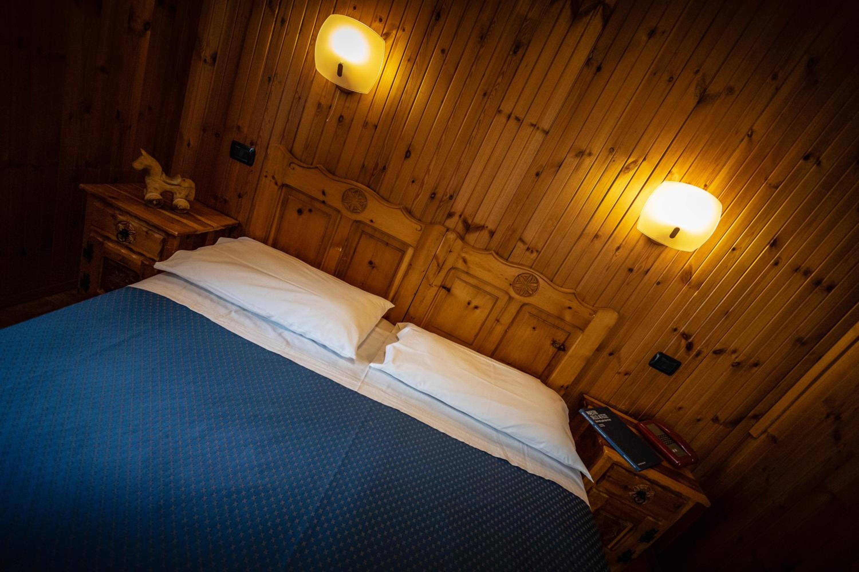 Double Room with Balcony - Photo 4