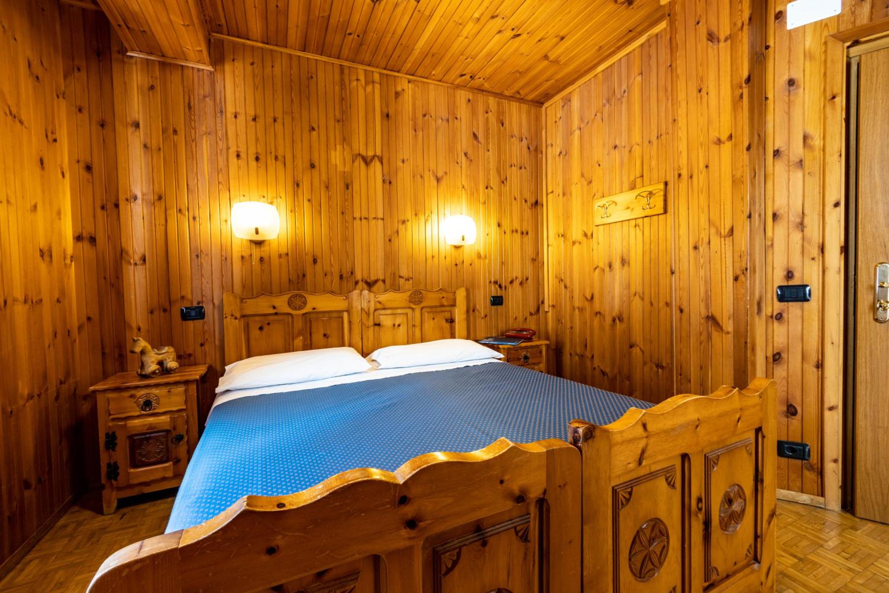 Double Room with Balcony - Photo 2