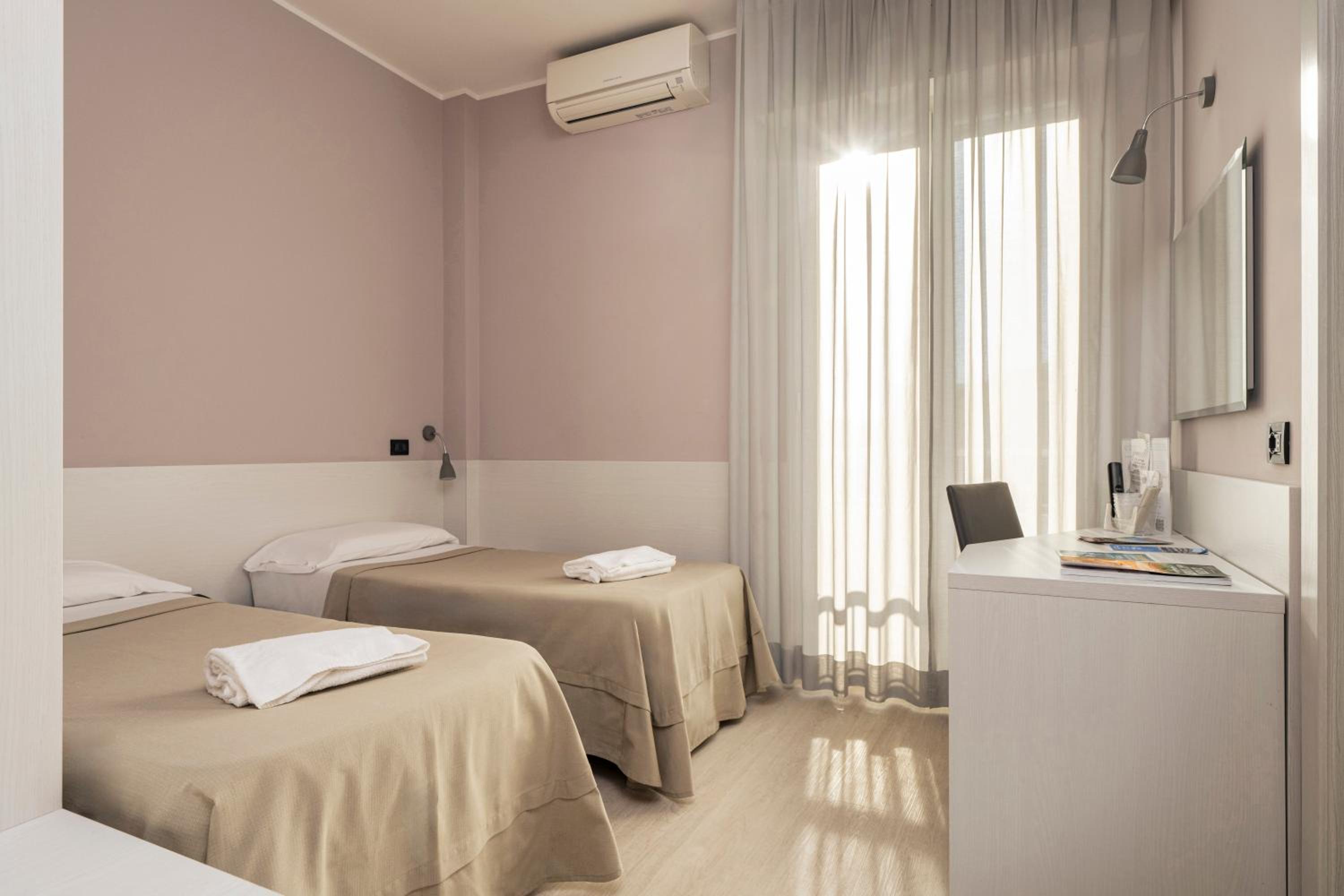 Economy Double Room photo 3