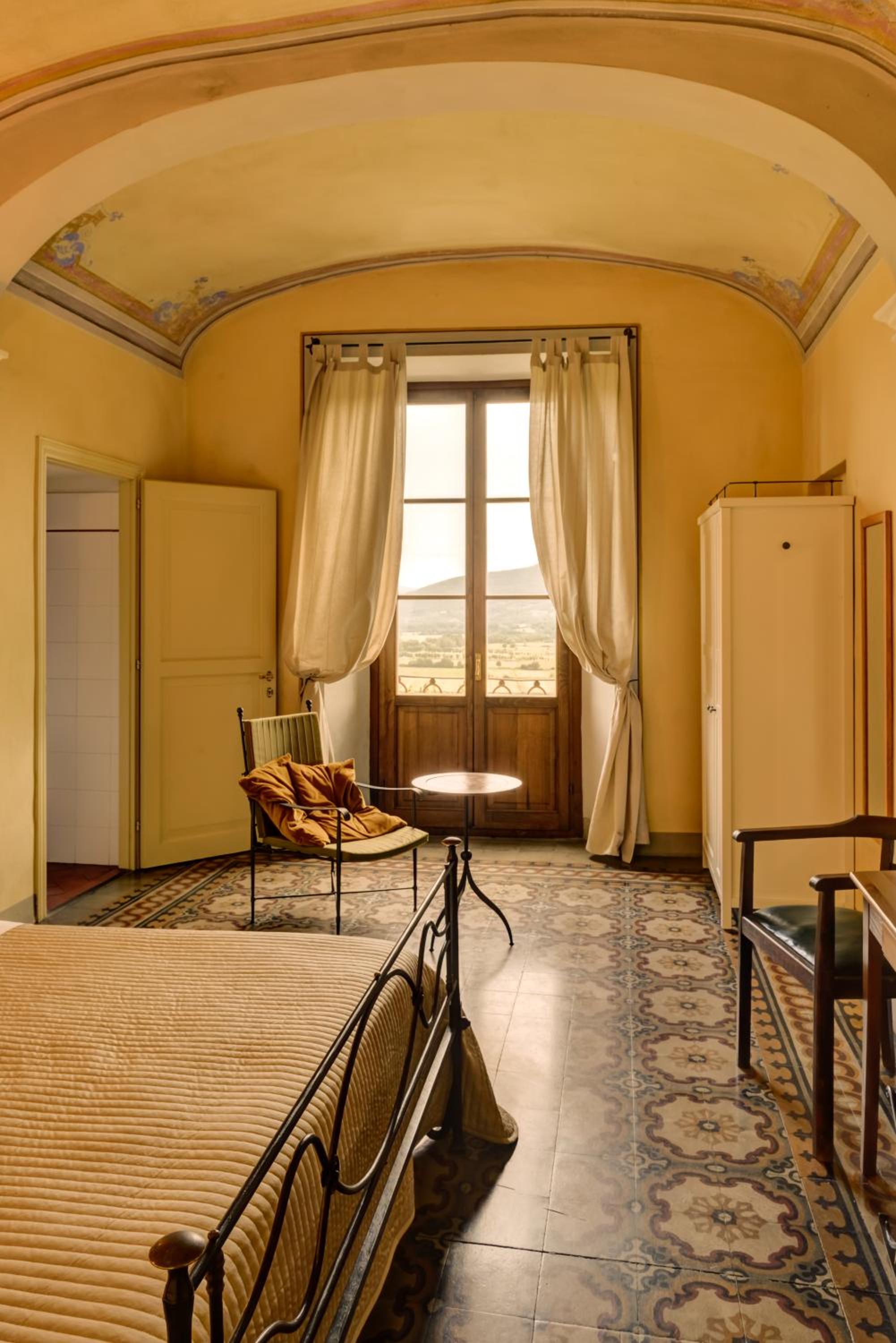 Queen Room - Disability Access photo 3