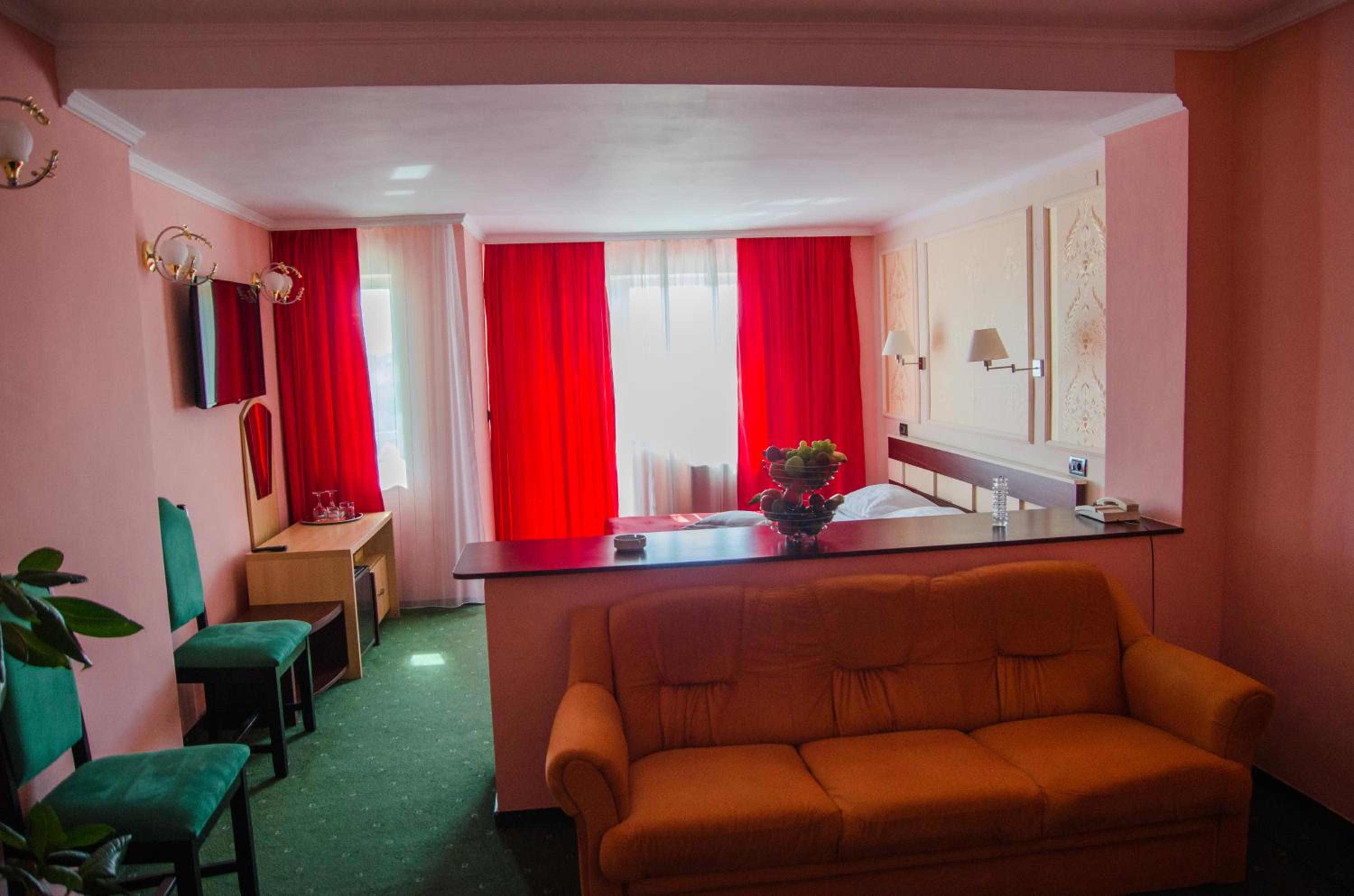 Suite - Photo 3