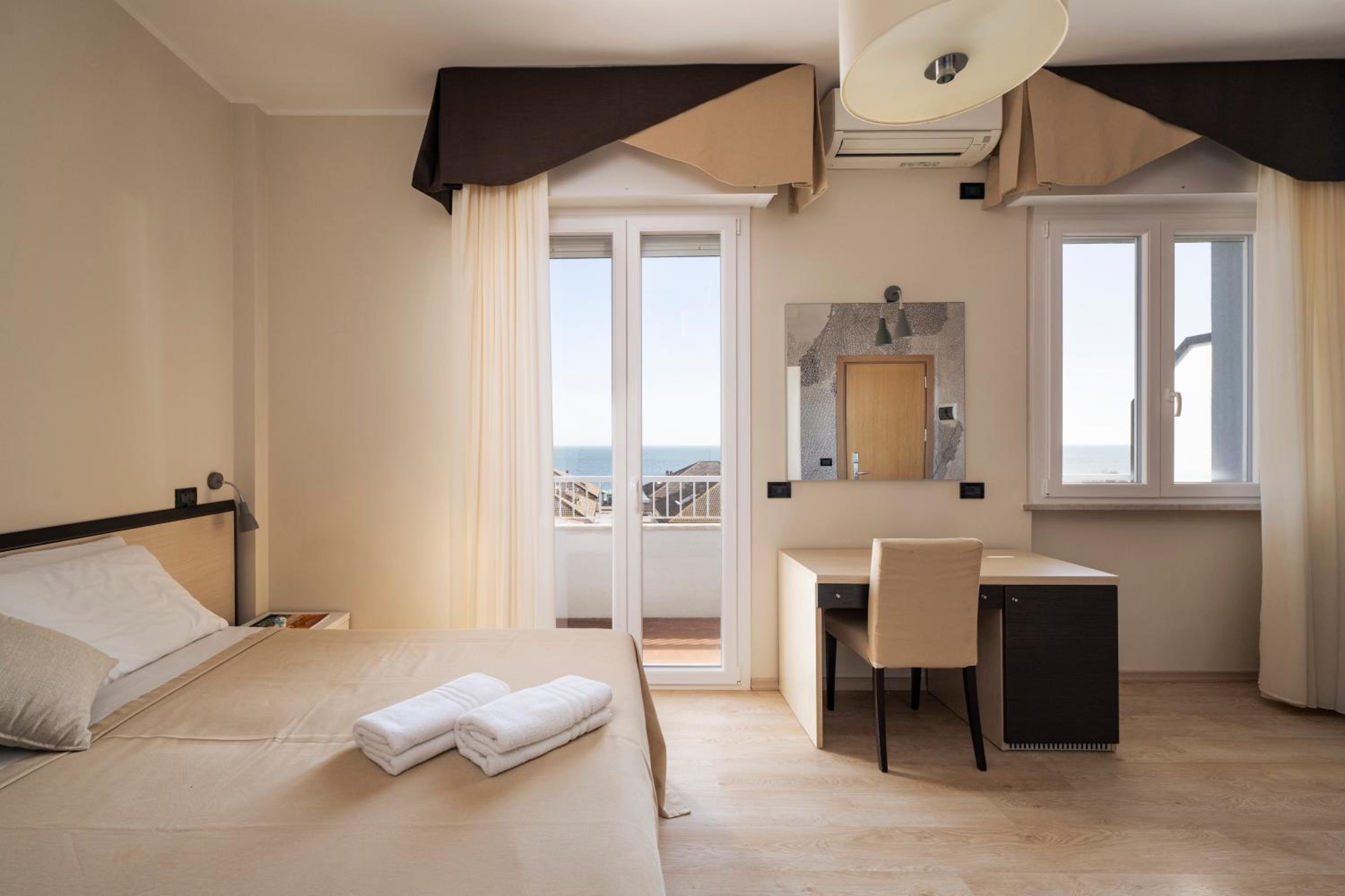 Triple Room with Sea View