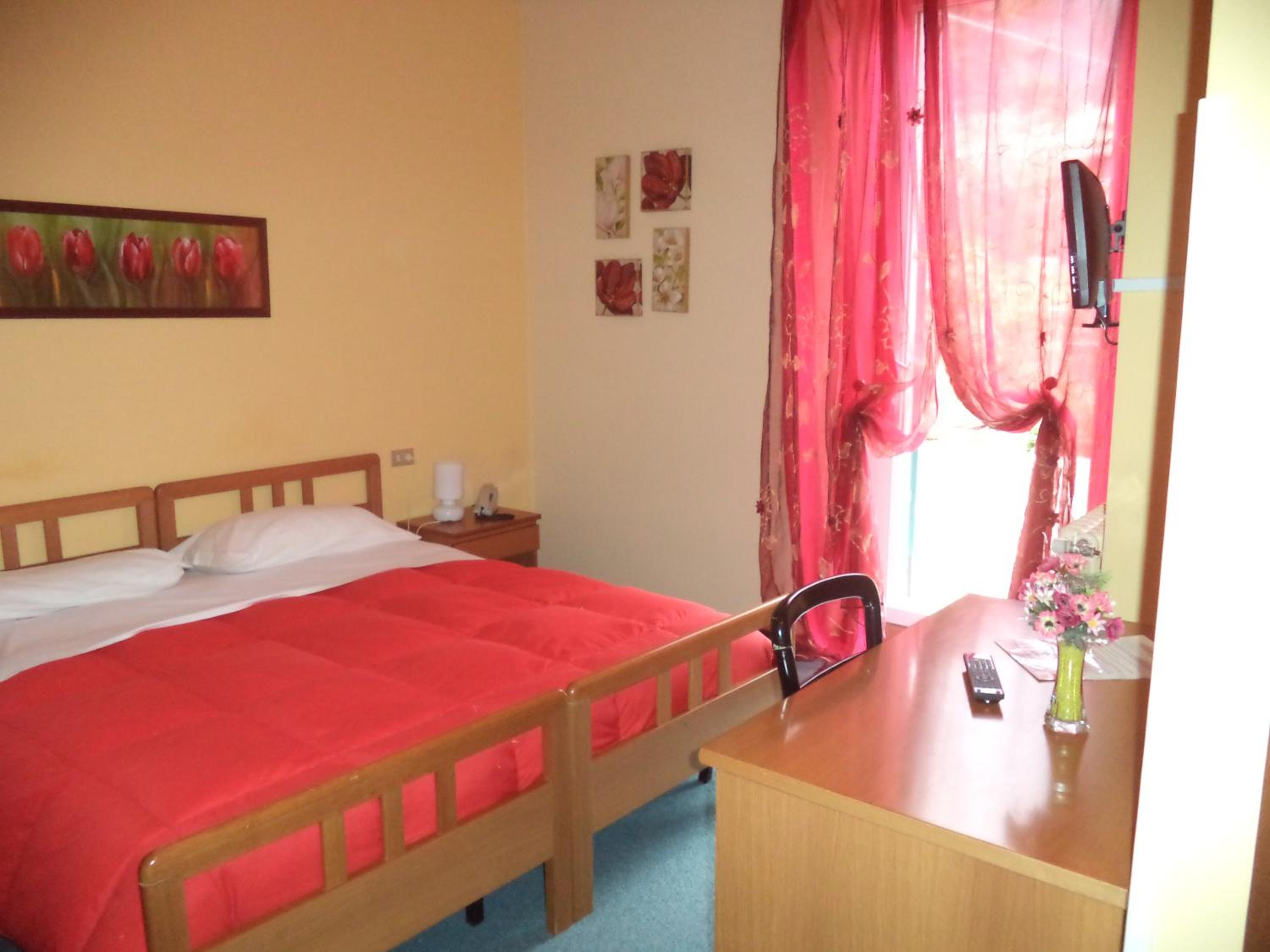 Double Room - Photo 7
