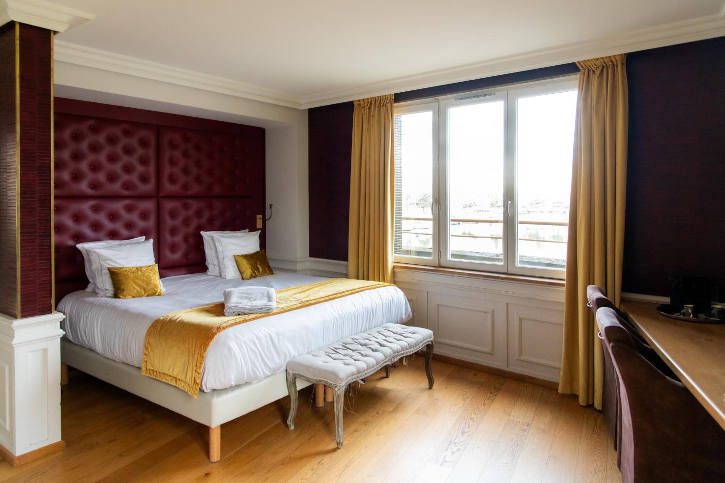 Suite with Port View and Terrace