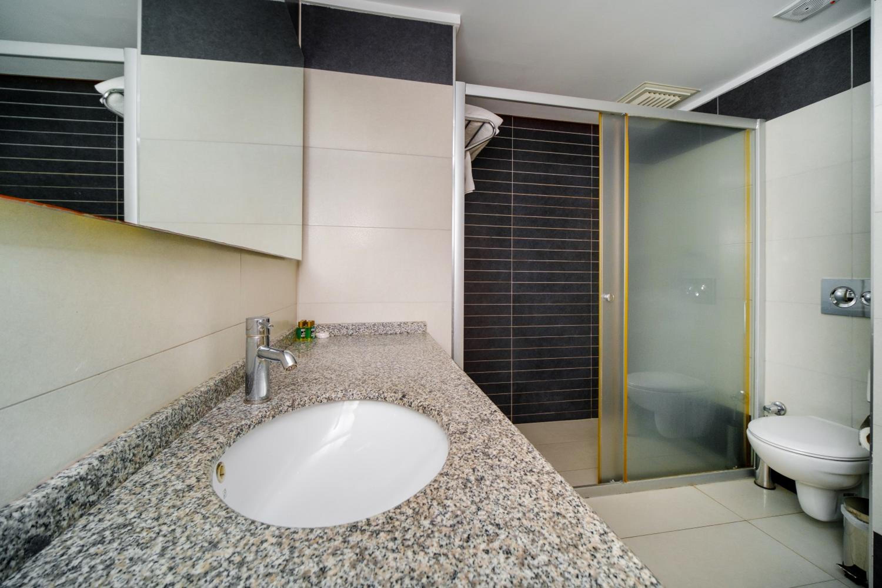 Apartment with Balcony photo 2