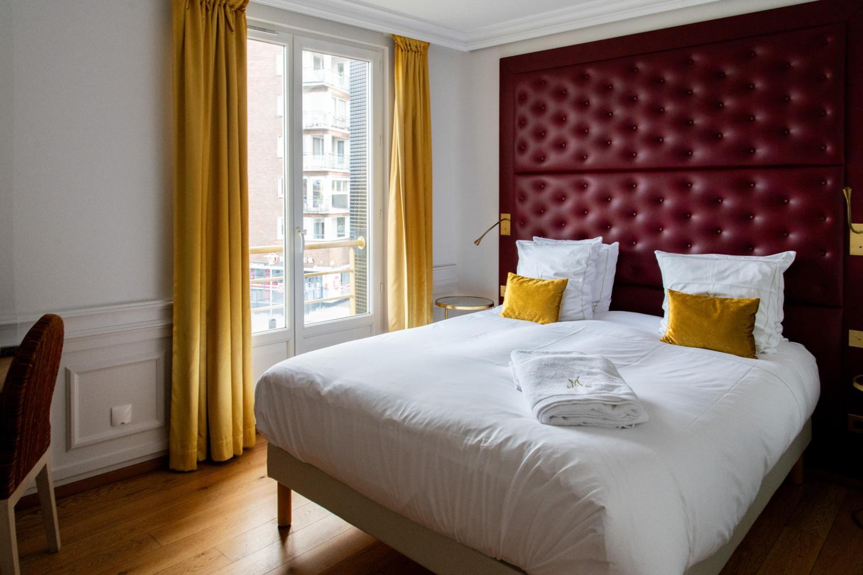Standard room with historical Tower view