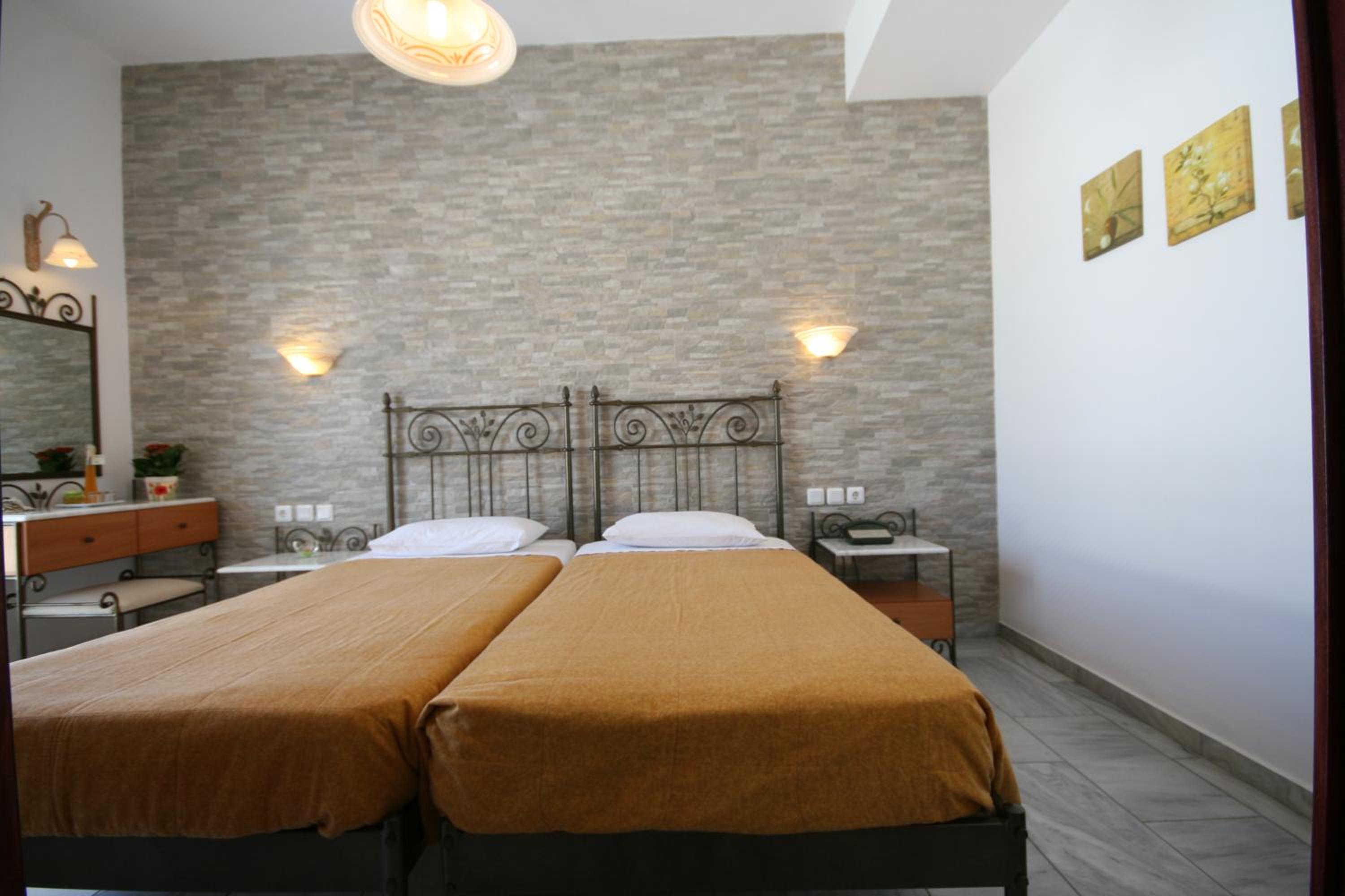 Double or Twin Room - Photo 15