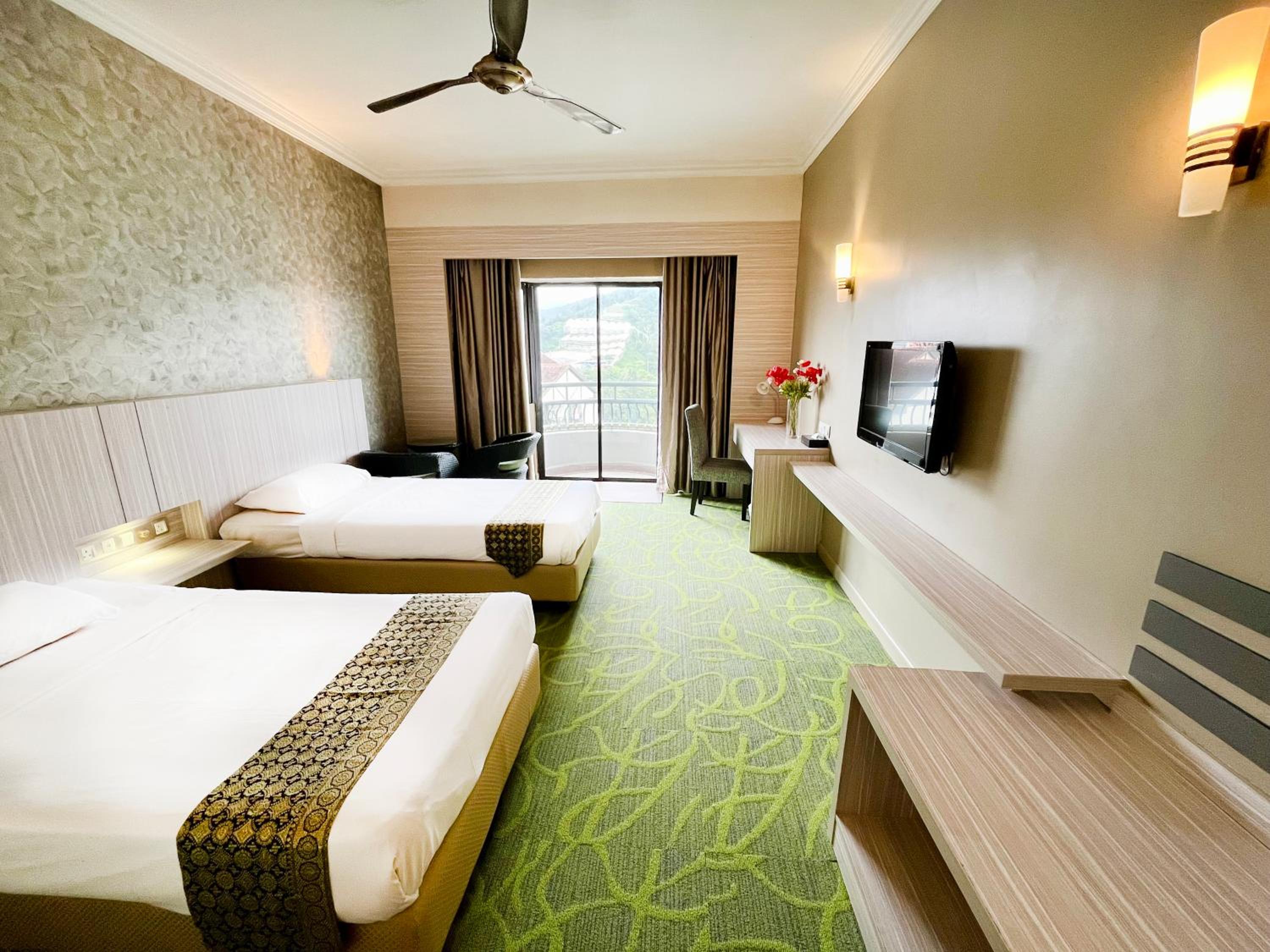 Premium Deluxe Room with Two Single Beds - Photo 1