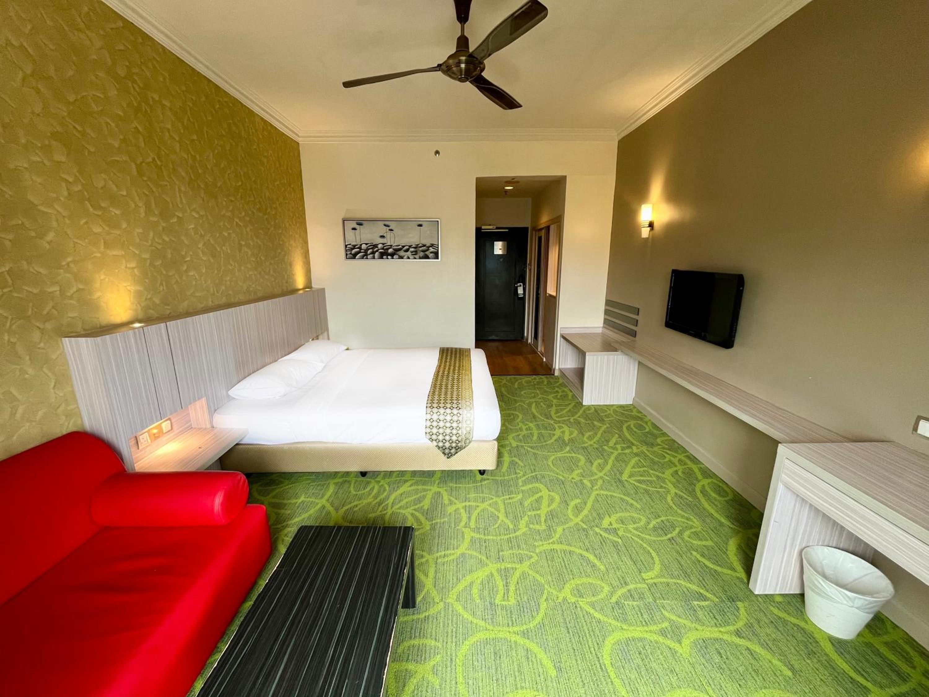 Deluxe Room with One King Bed - Photo 1