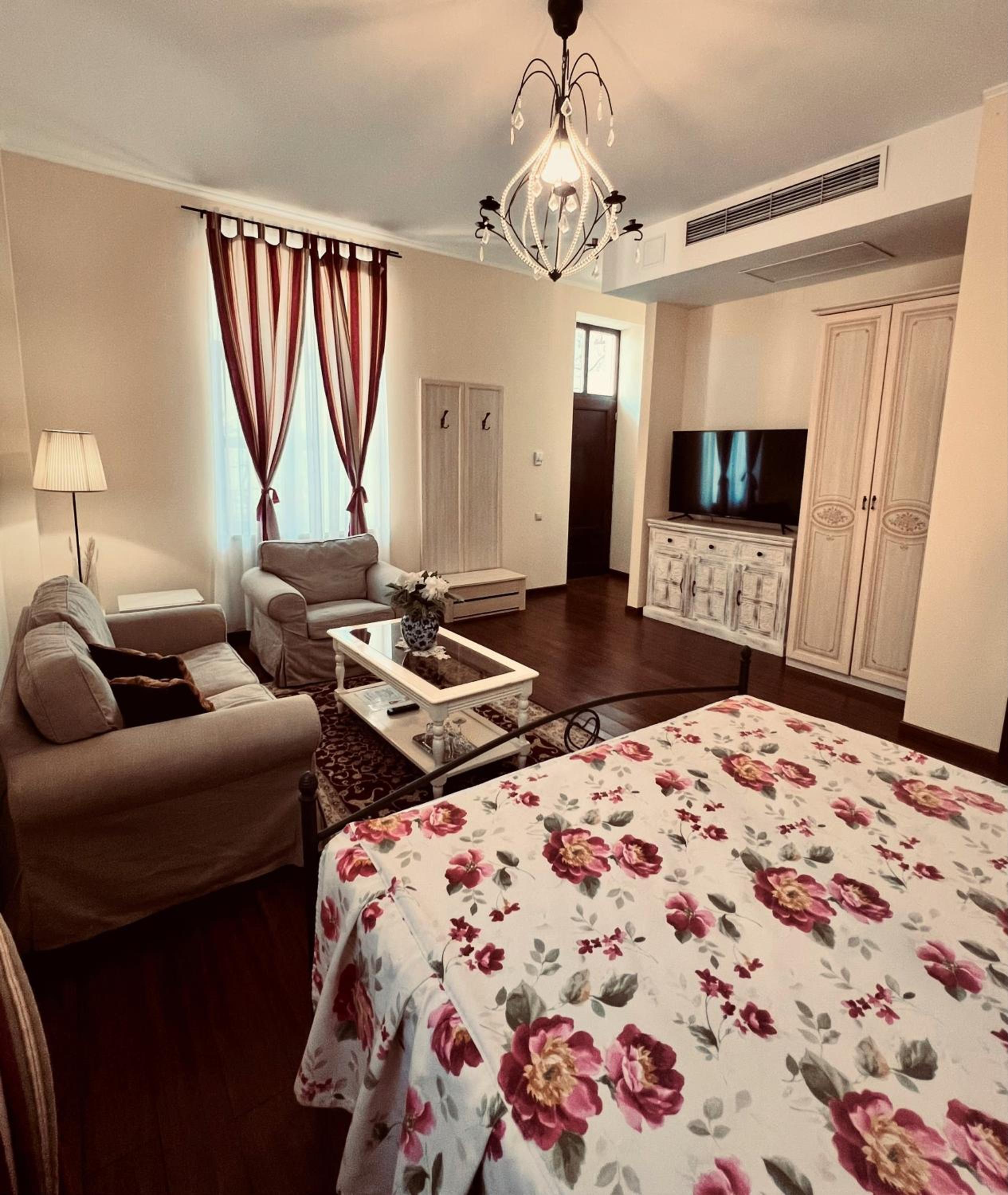 Suite - Photo 2