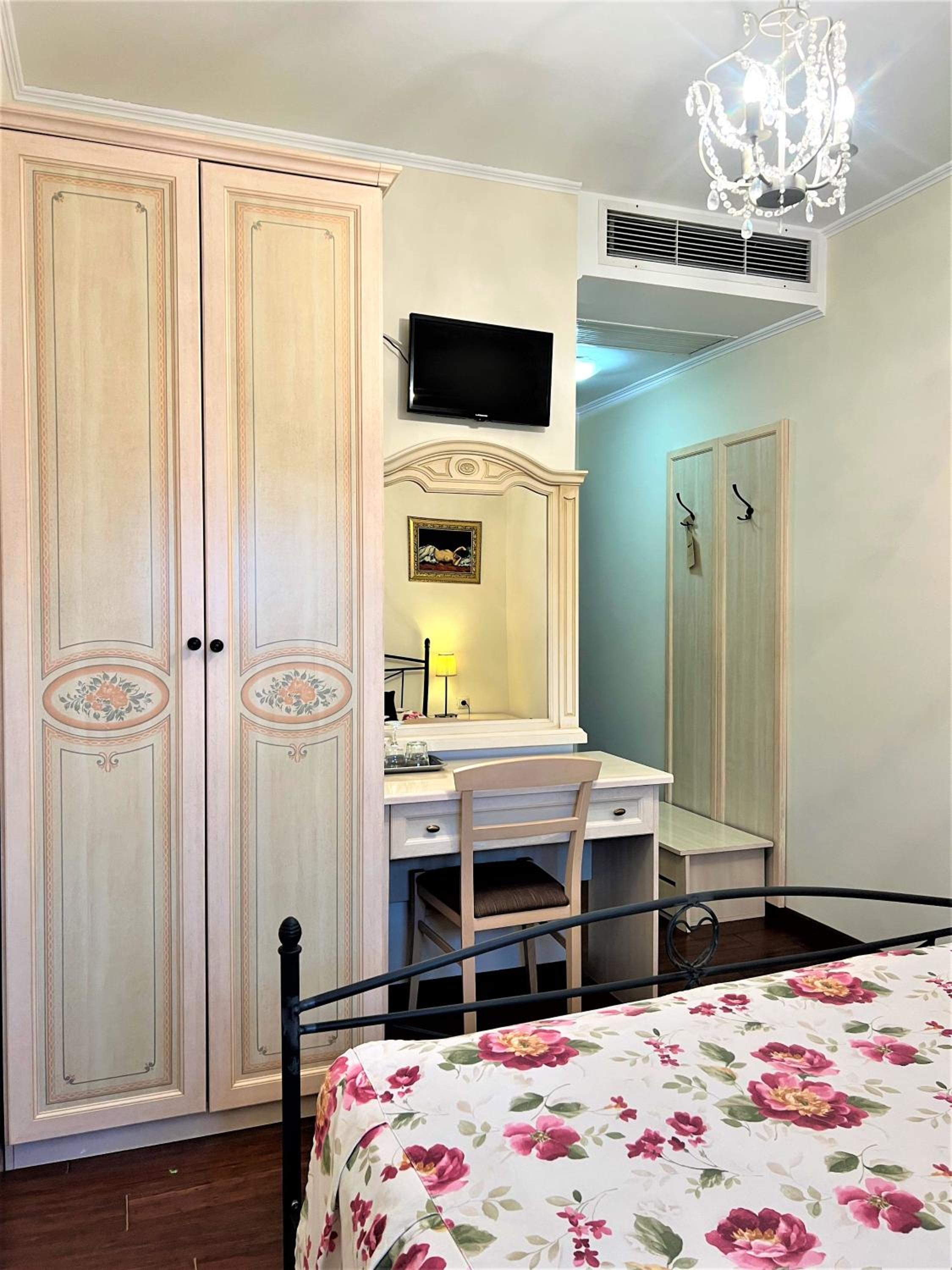 Double Room - Photo 2