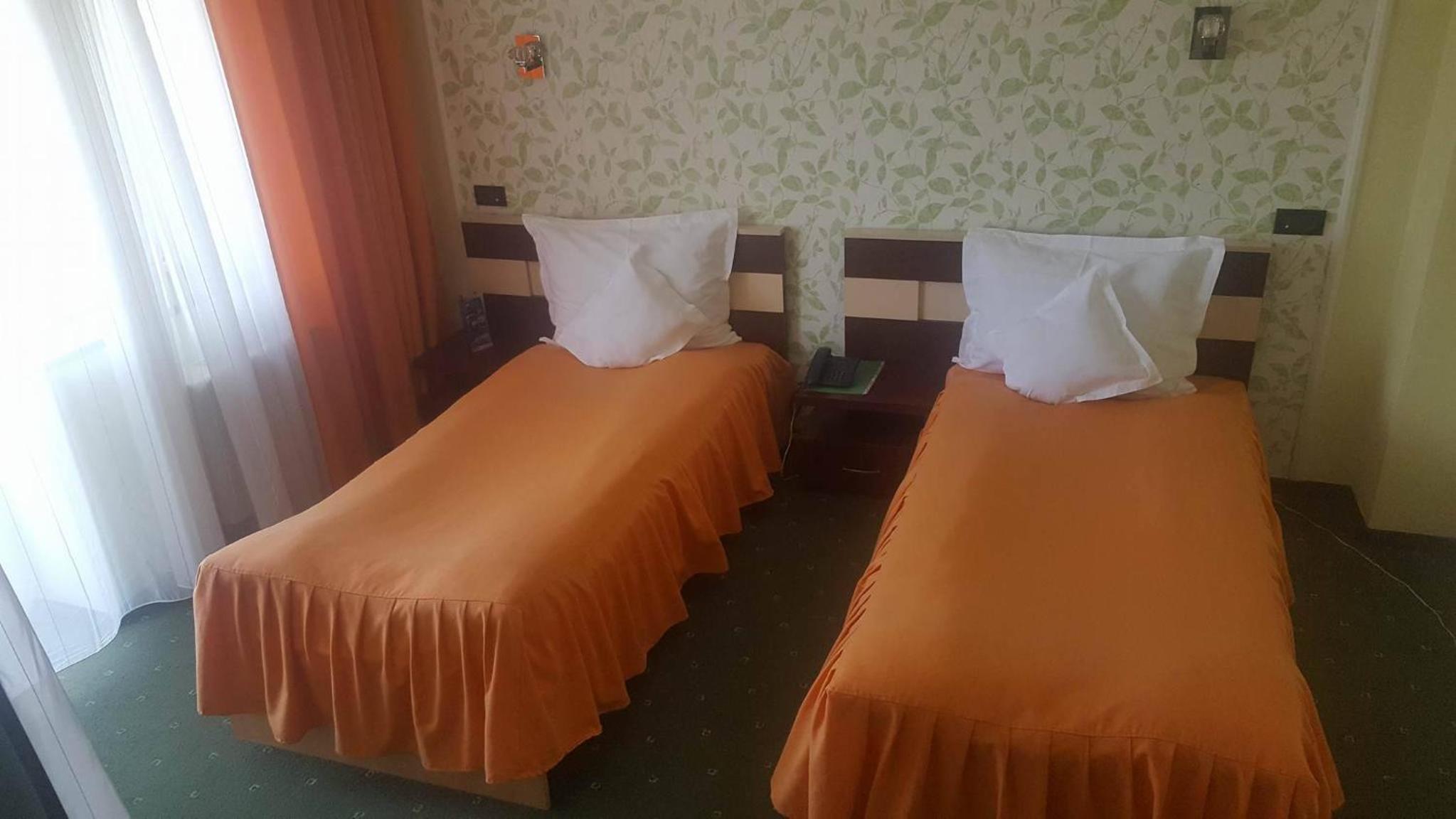 Twin Room - Photo 1