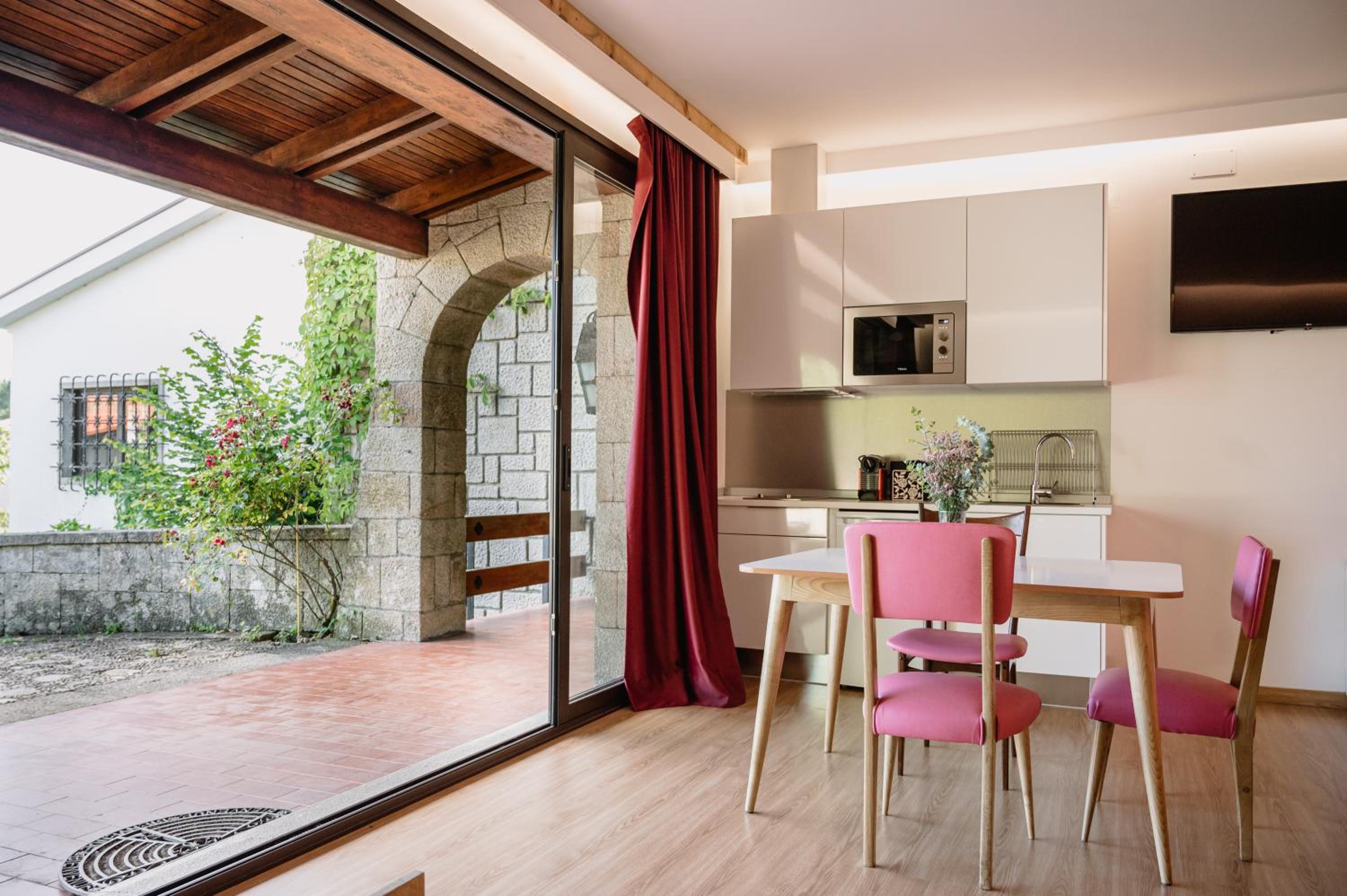 Studio with Pool View photo 2
