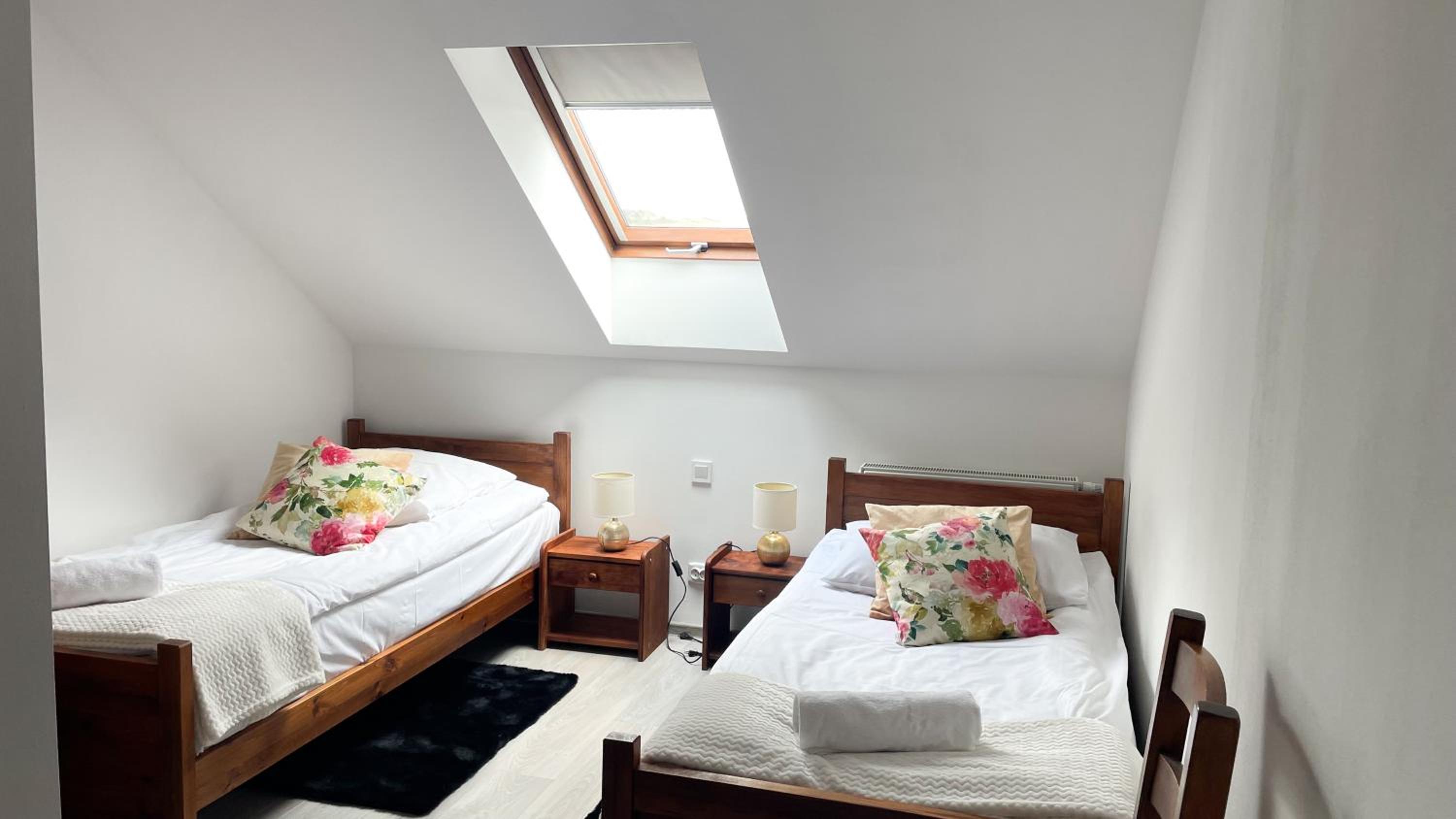 Standard Twin Room - Photo 3