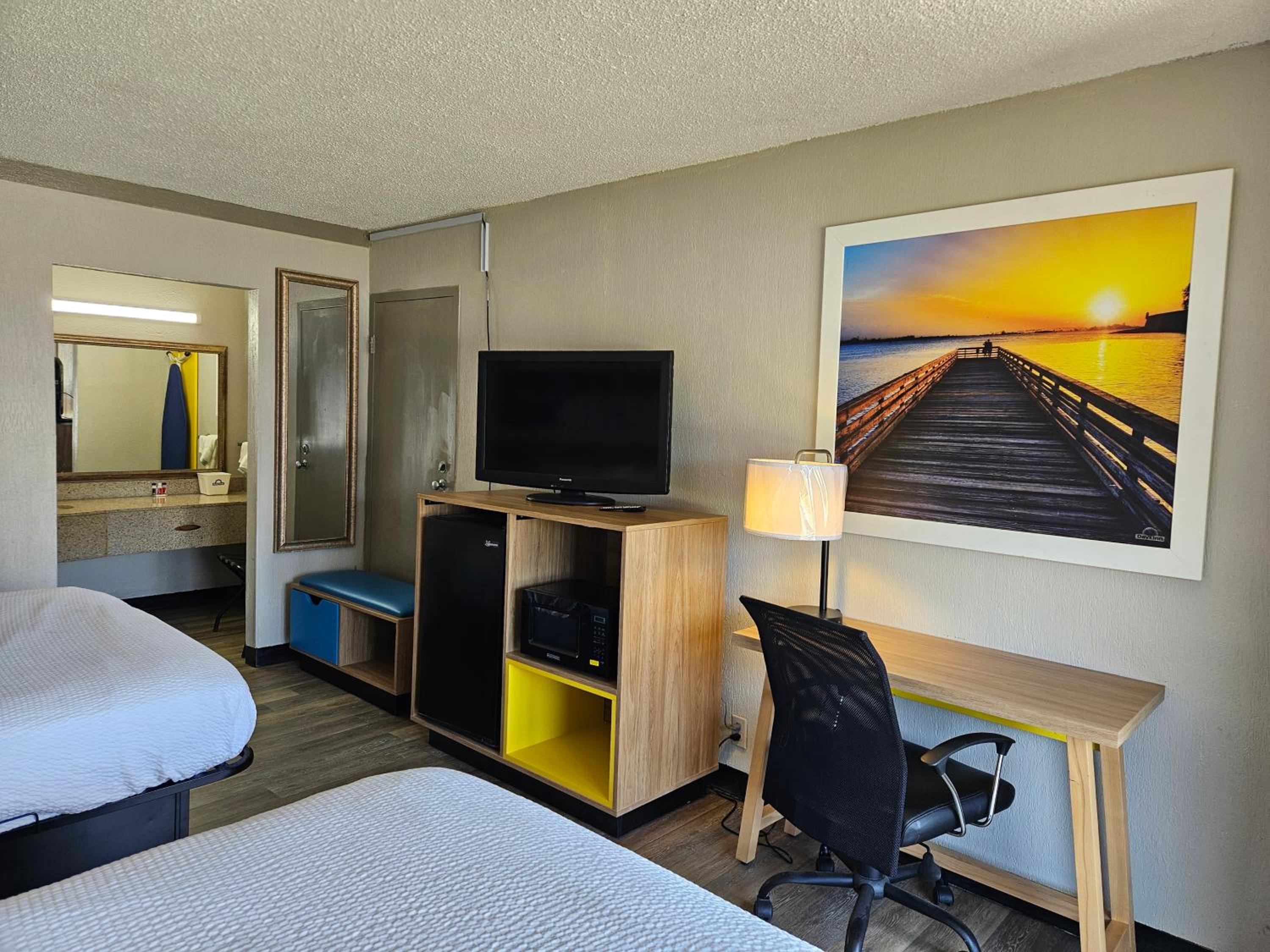 Queen Room - Disability Access/Non-Smoking - Photo 2