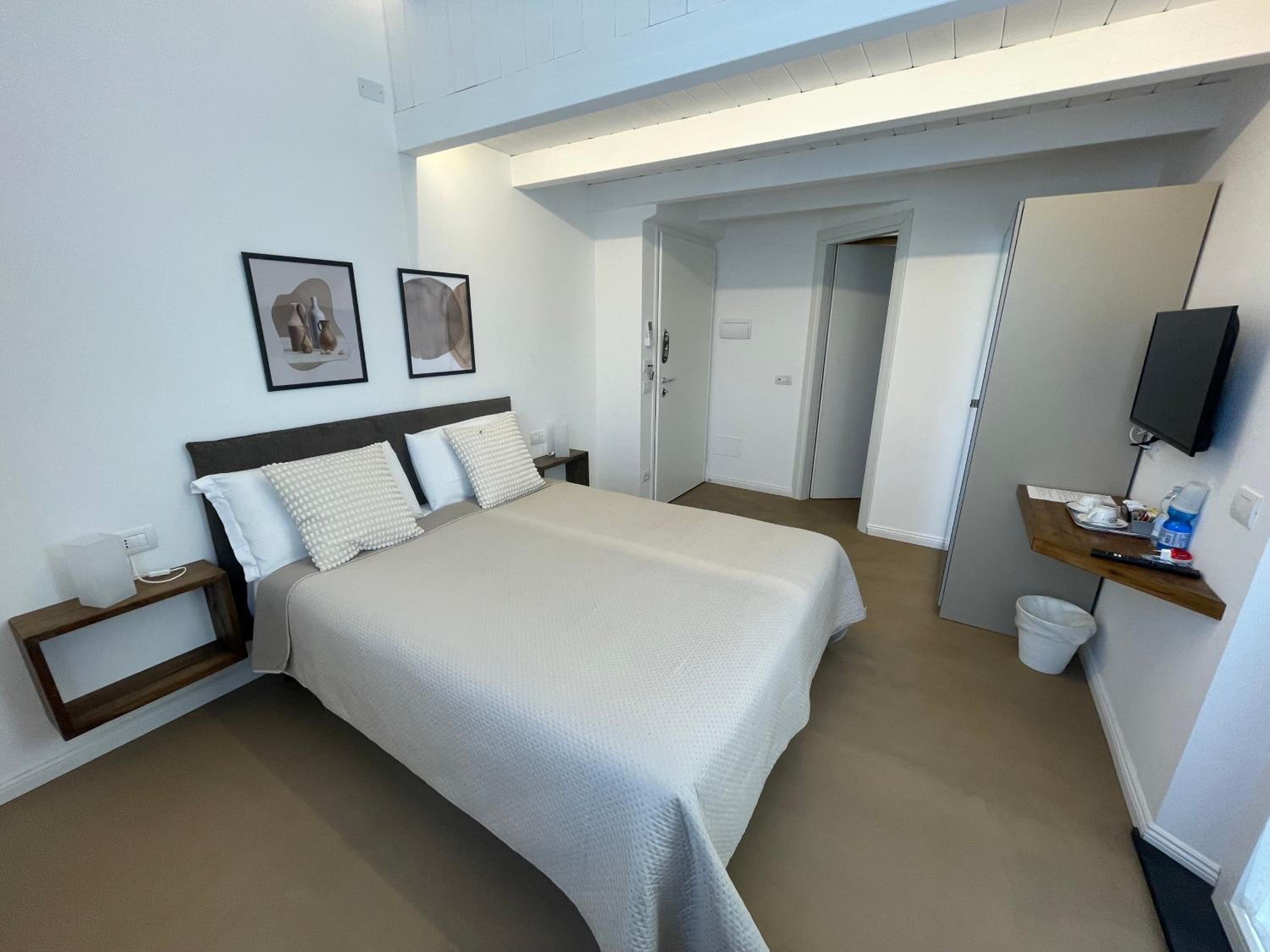 Double Room with Pool View photo 2