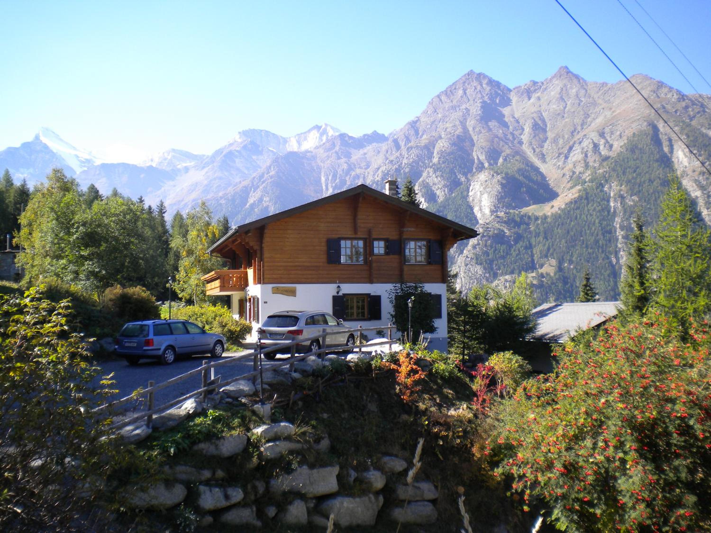 Four-Bedroom House photo 2