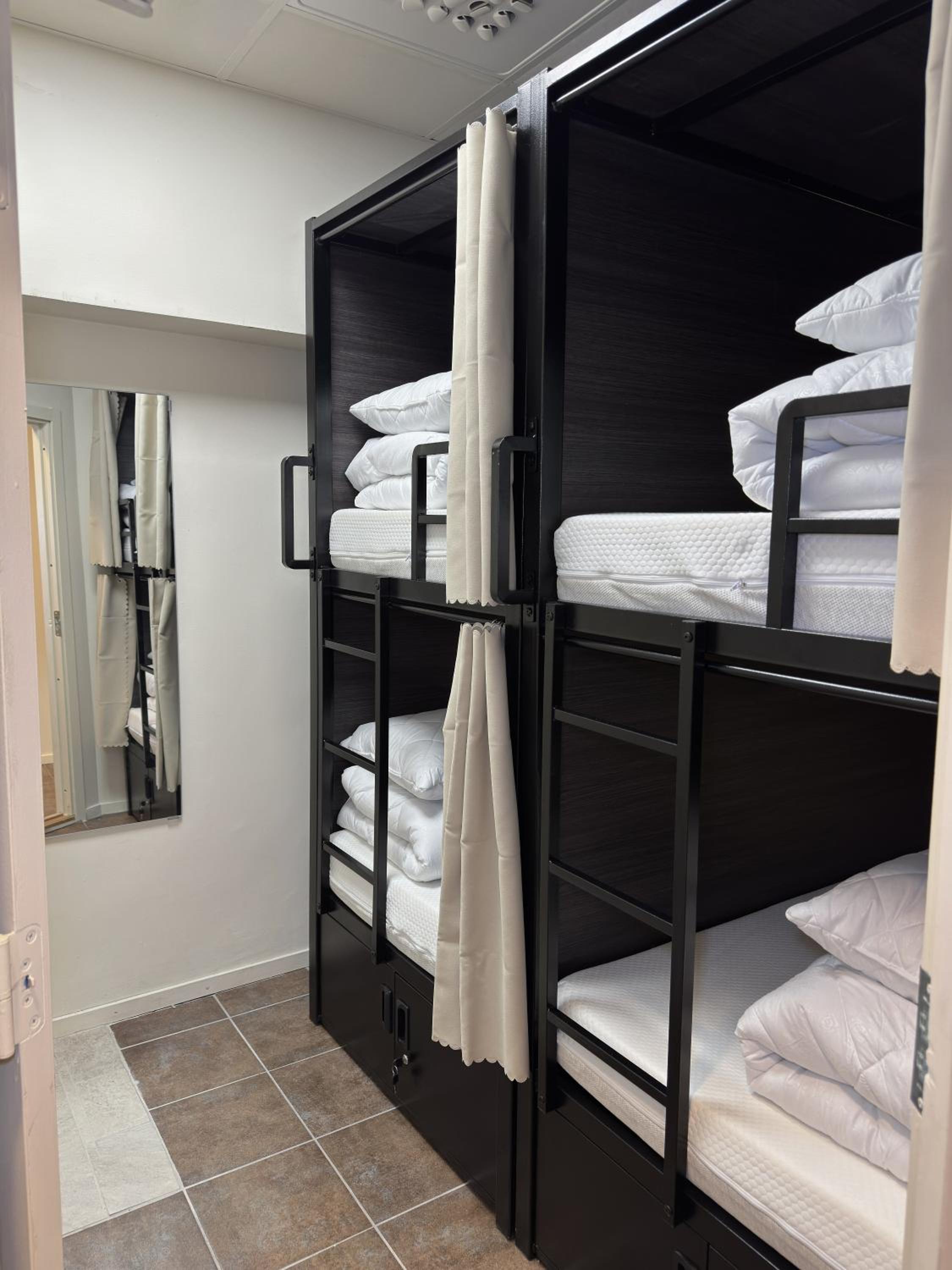 Private Quadruple Capsule Room