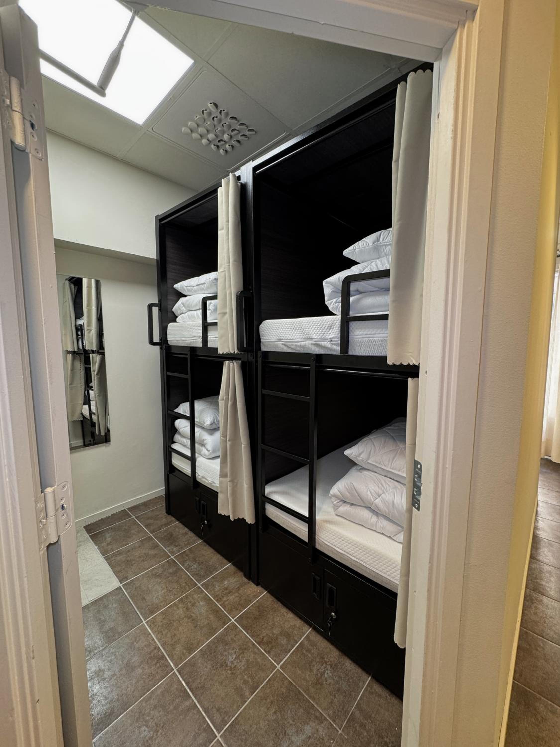 Private Quadruple Capsule Room