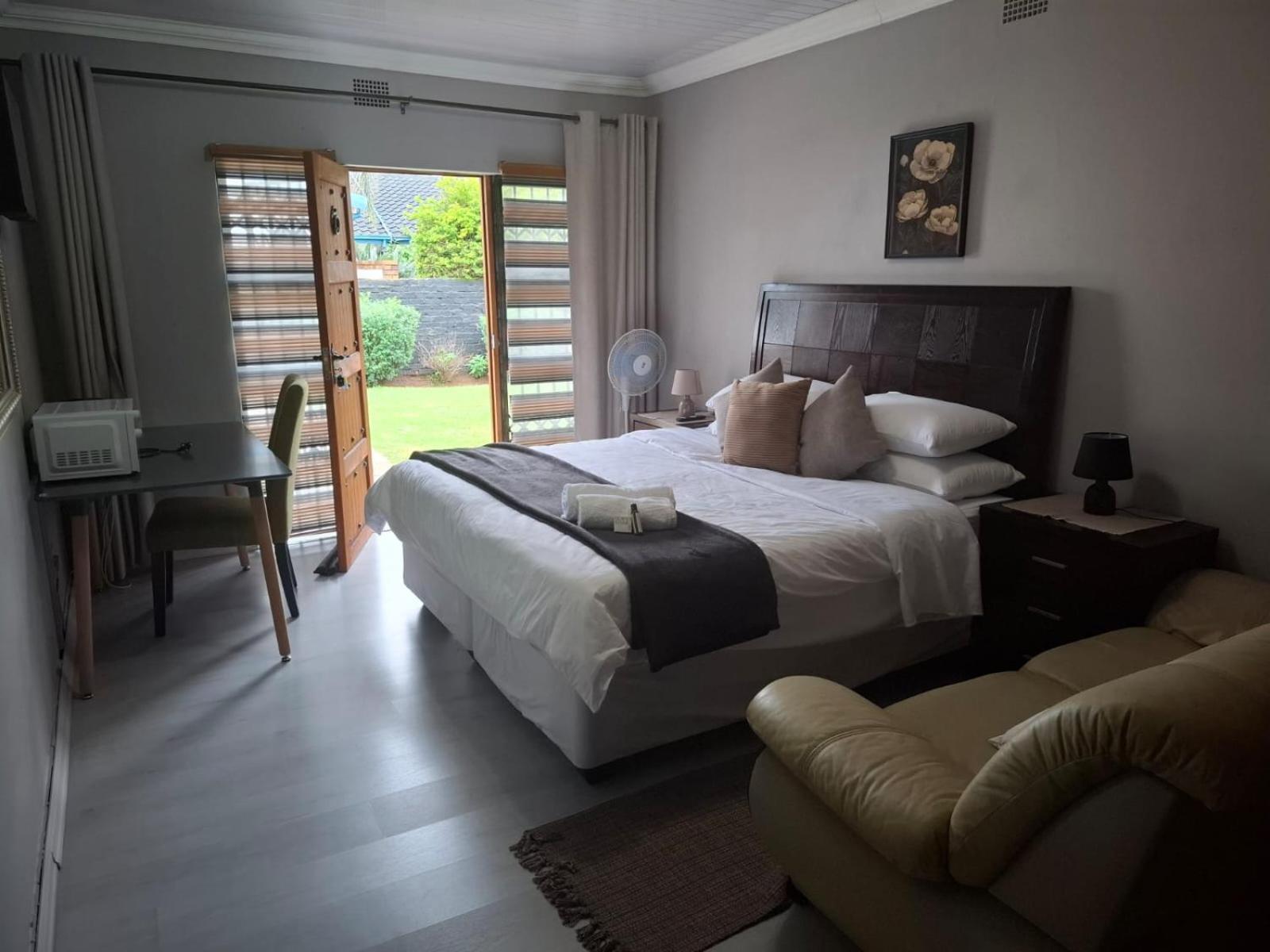 King Room with Pool View photo 2