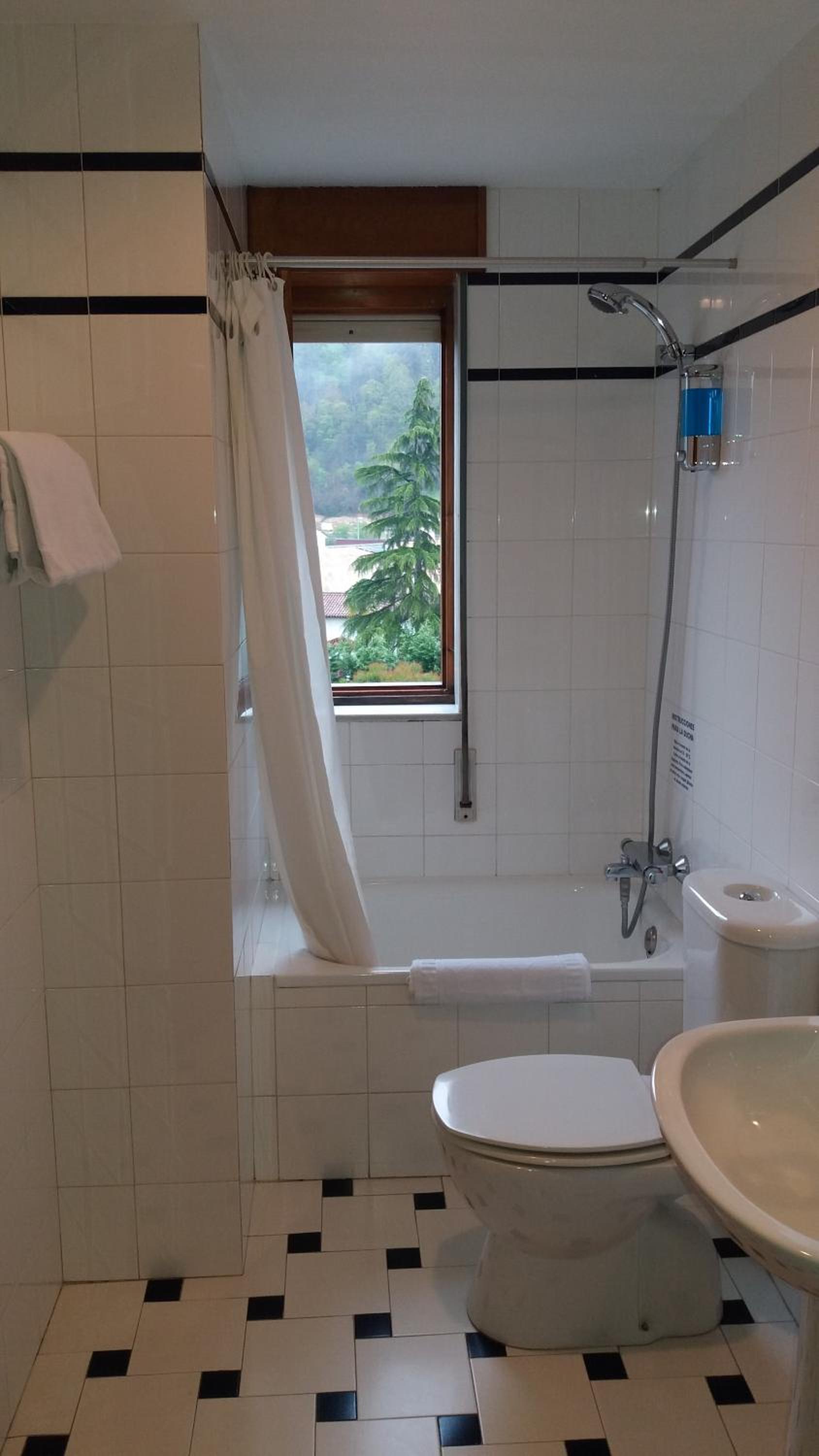Double or Twin Room - Photo 20