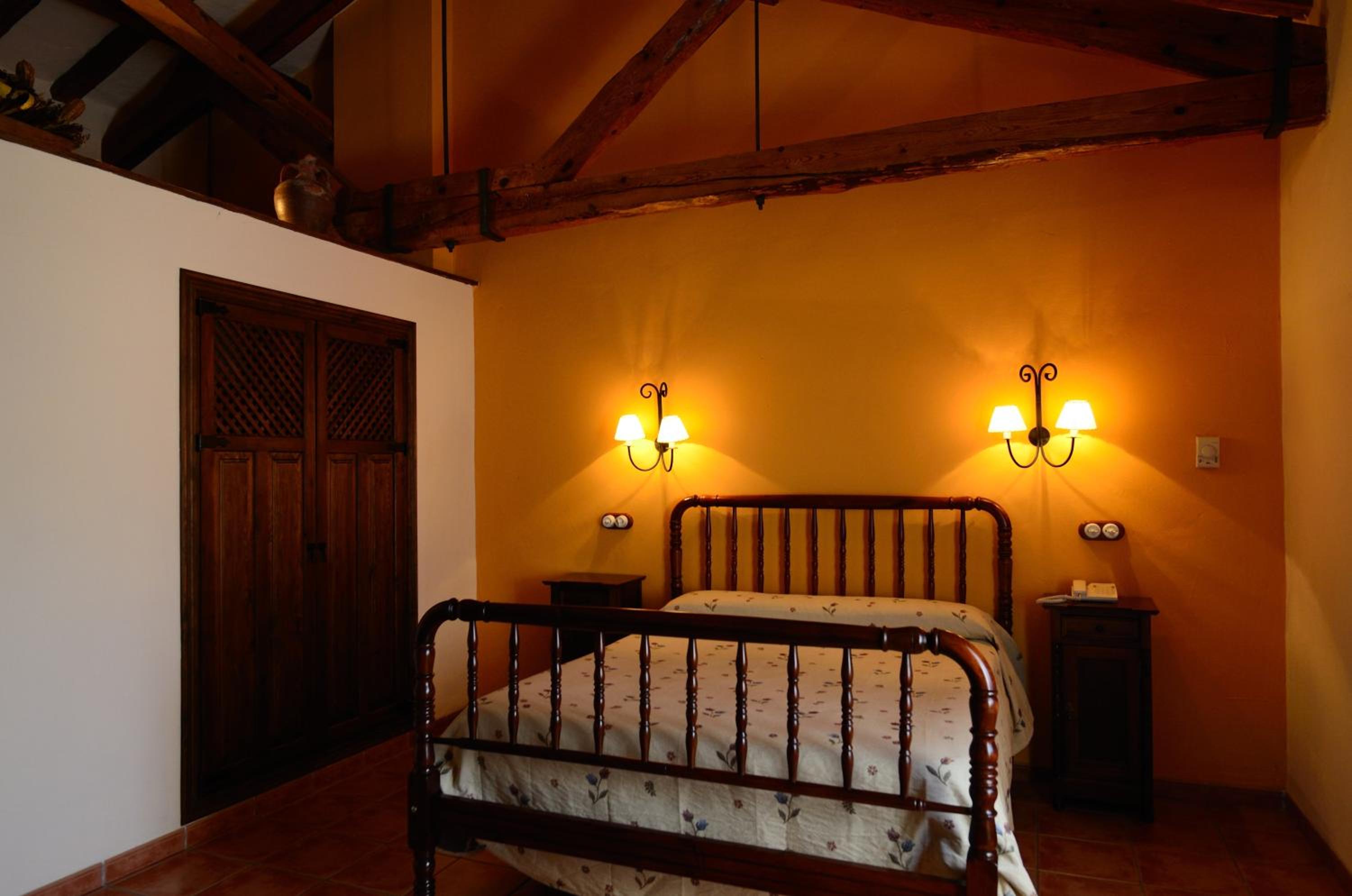 Superior Double or Twin Room - Photo 10