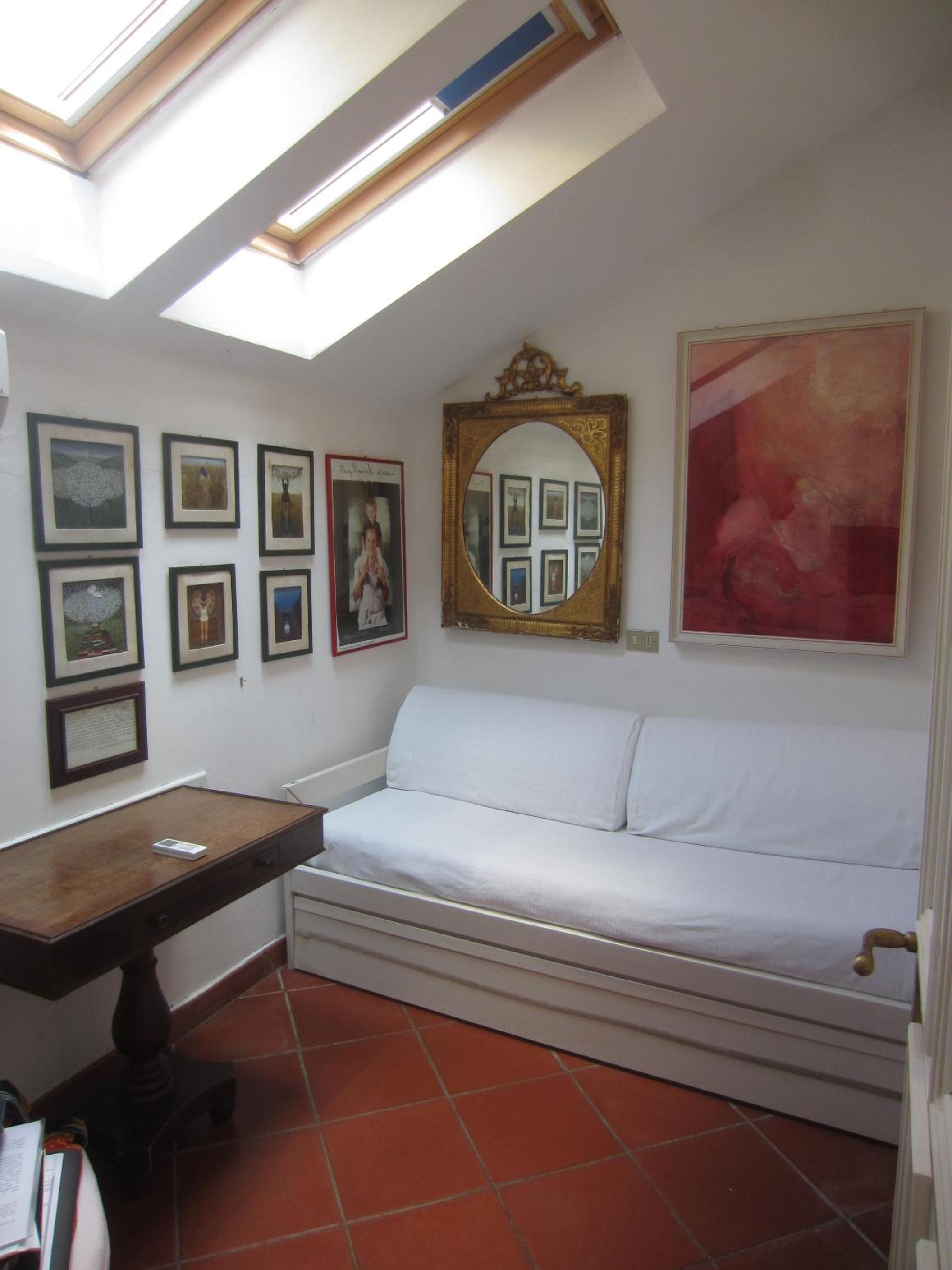 Three-Bedroom House with Terrace - Split Level