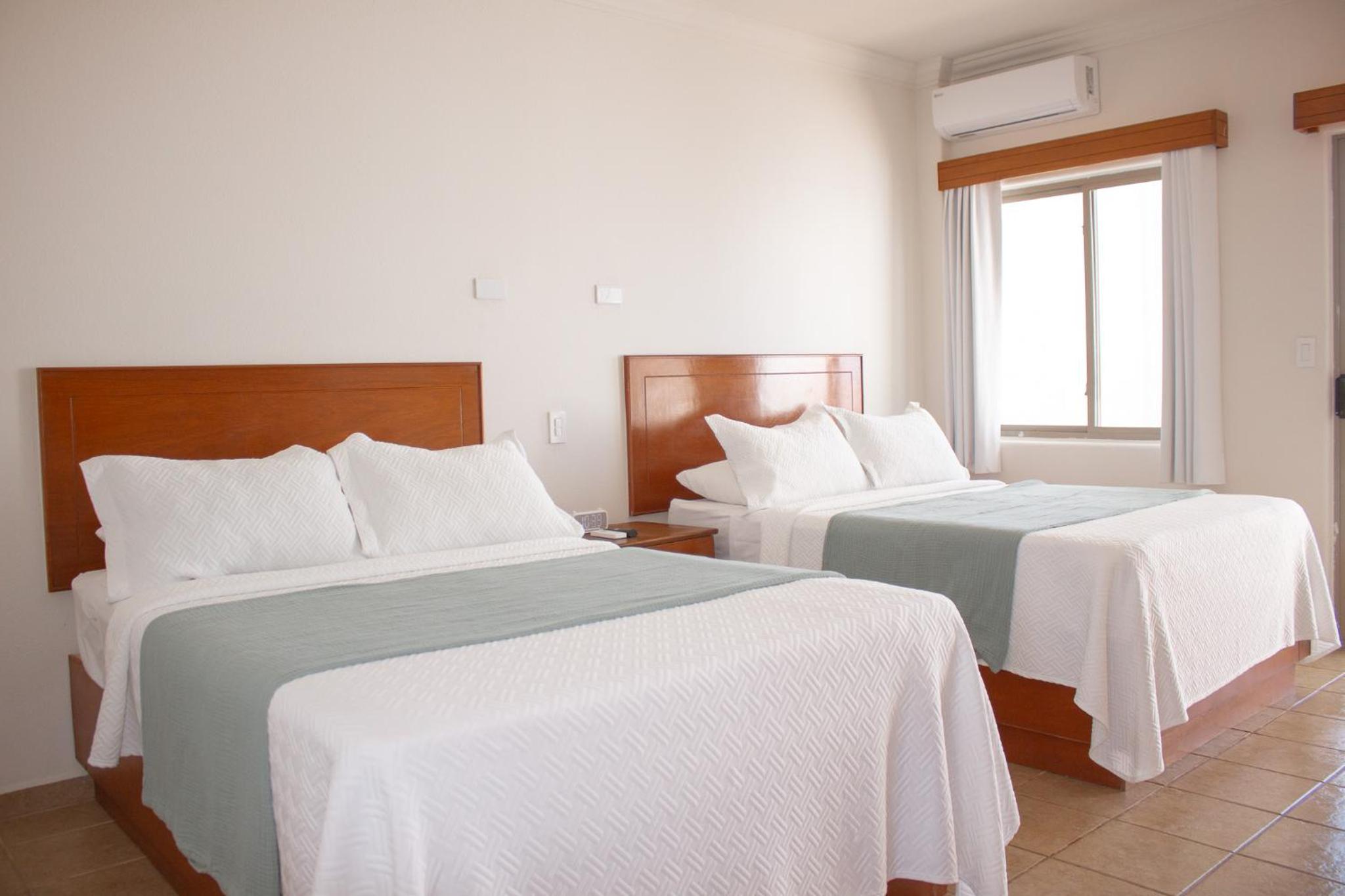 Deluxe Double Room with Balcony photo 3