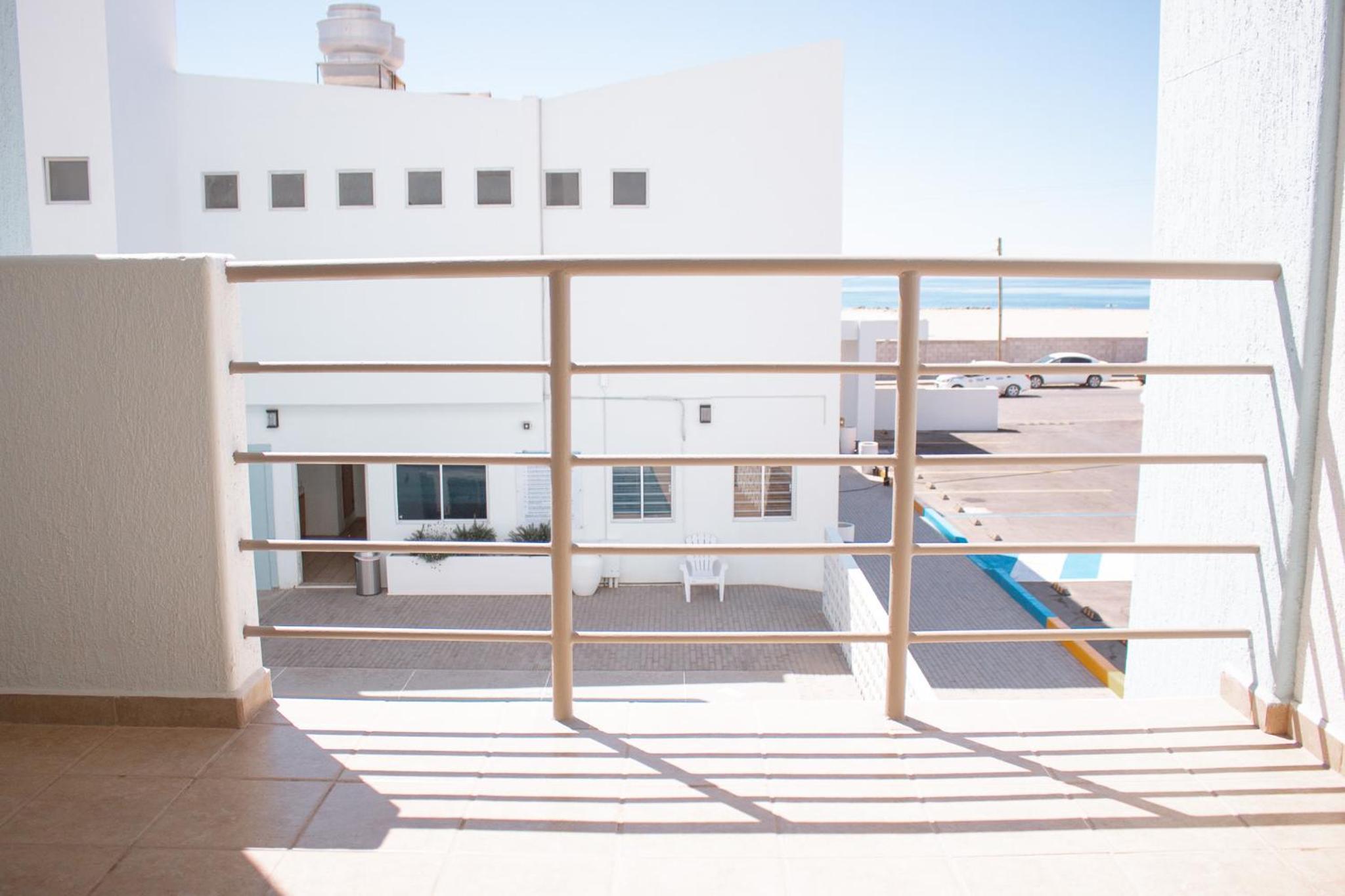 Deluxe Double Room with Balcony photo 2