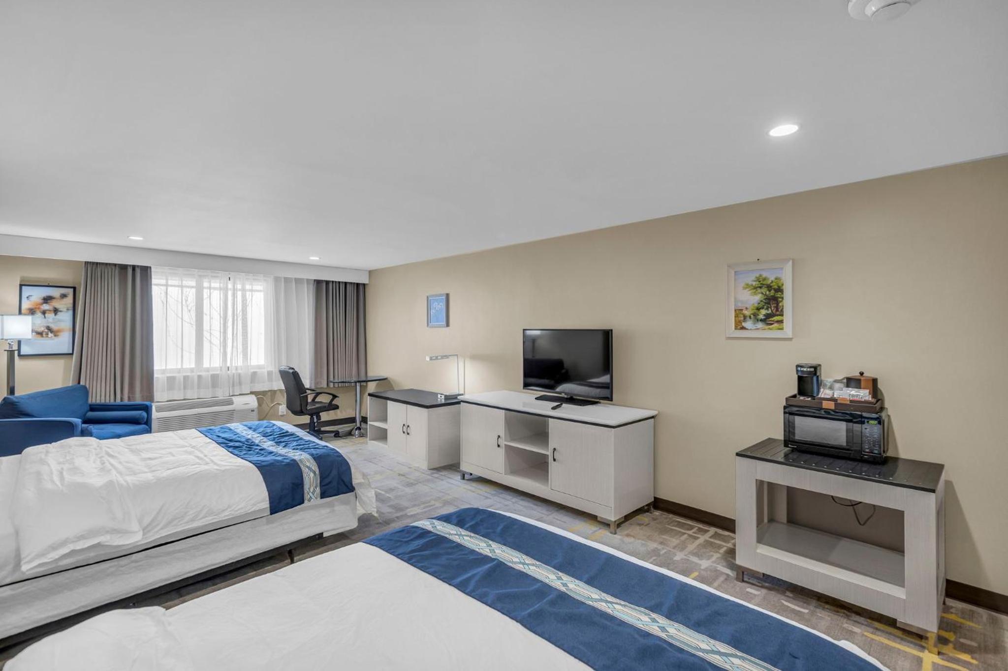 Double Room with Two Double Beds - Photo 7