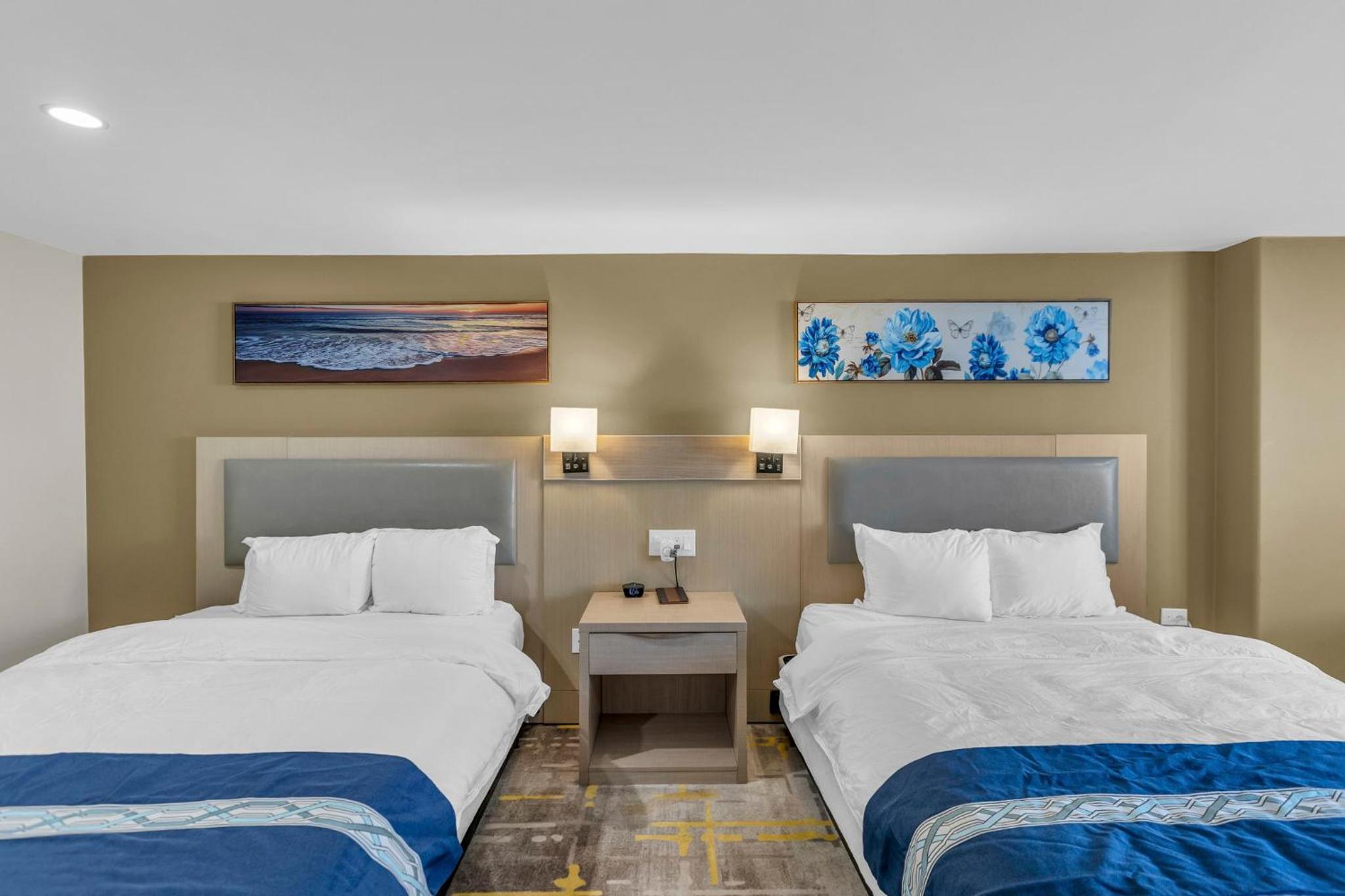 Double Room with Two Double Beds - Photo 8