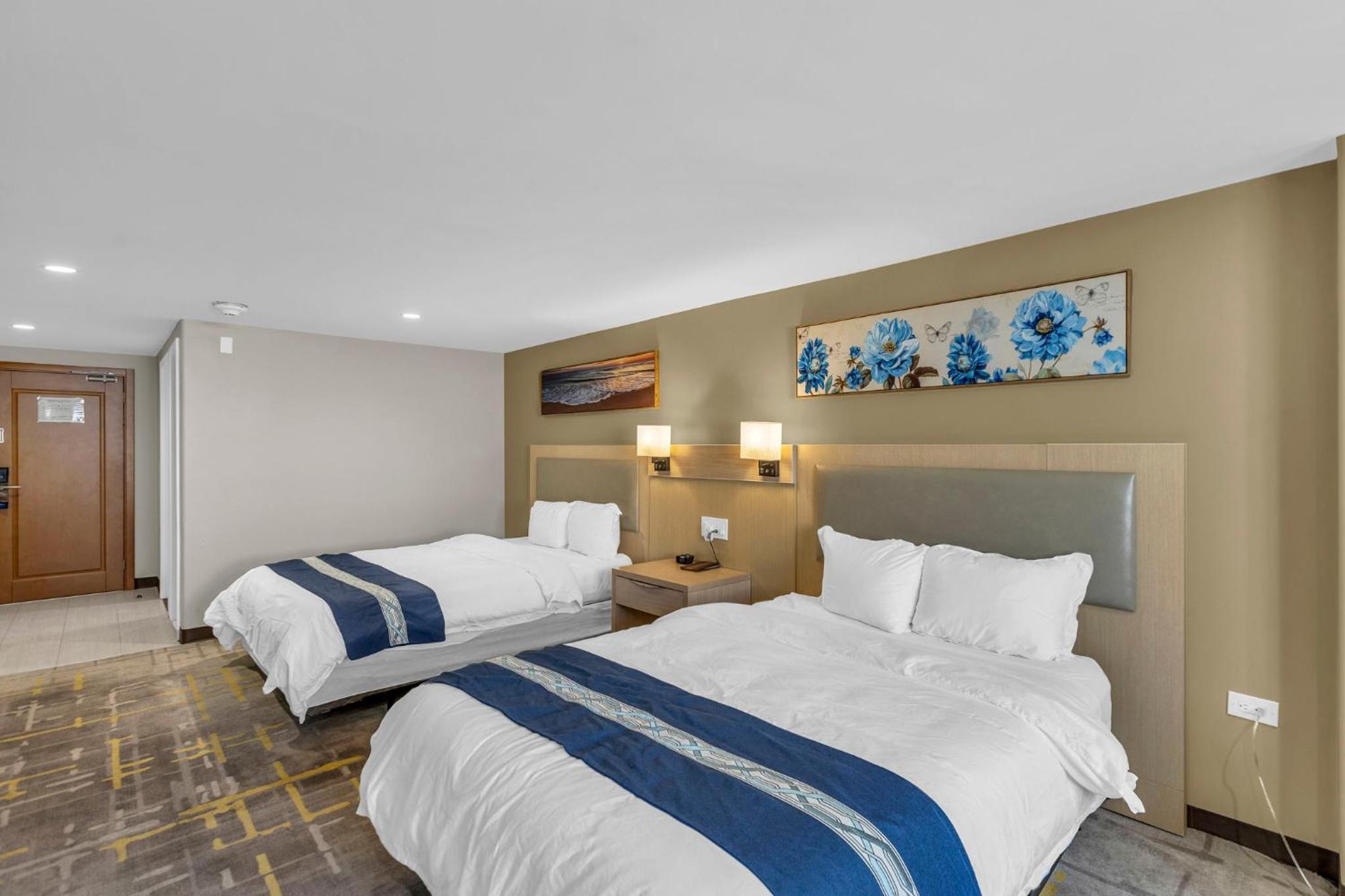 Double Room with Two Double Beds - Photo 6