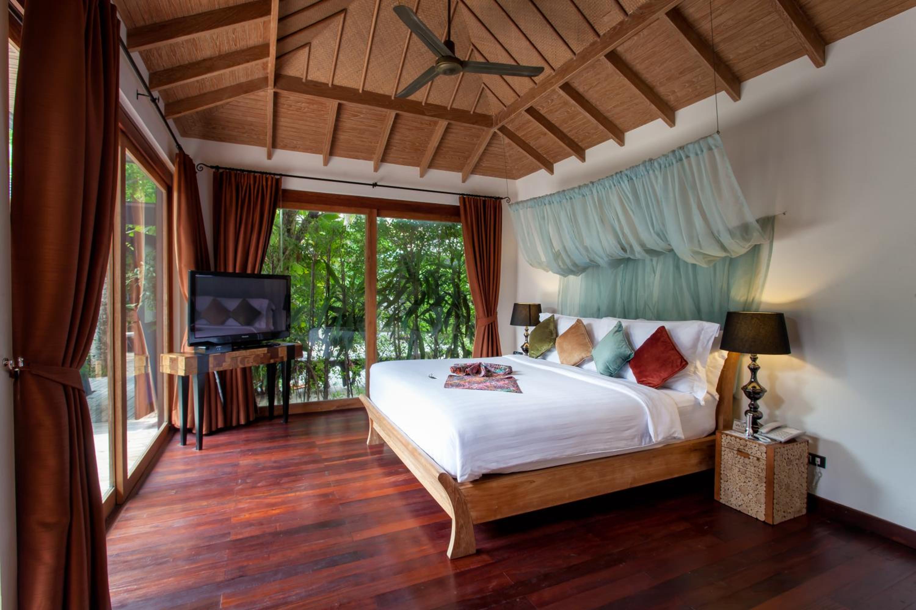 Junior Suite with Private Plunge Pool - Photo 20