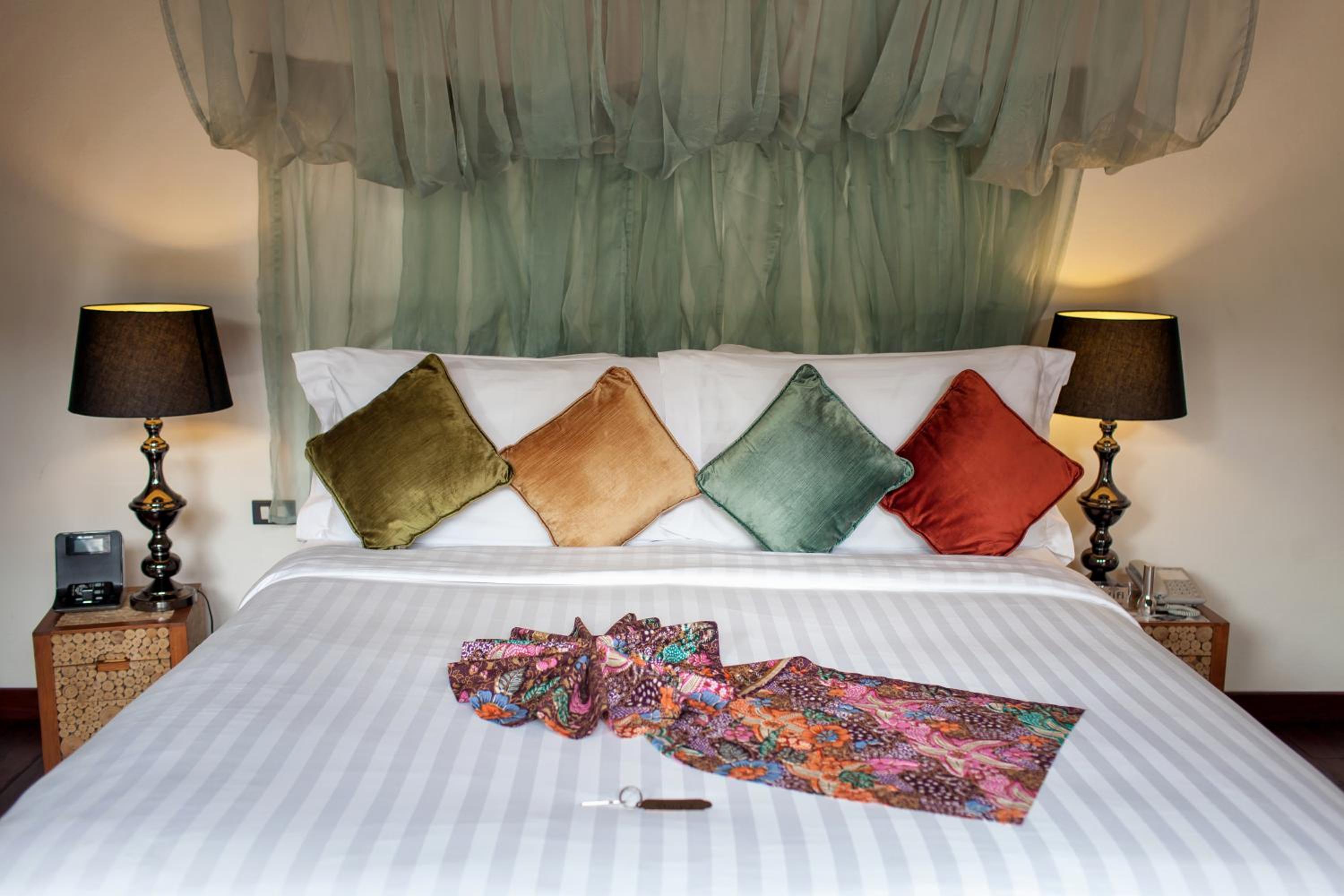 Junior Suite with Private Plunge Pool - Photo 16