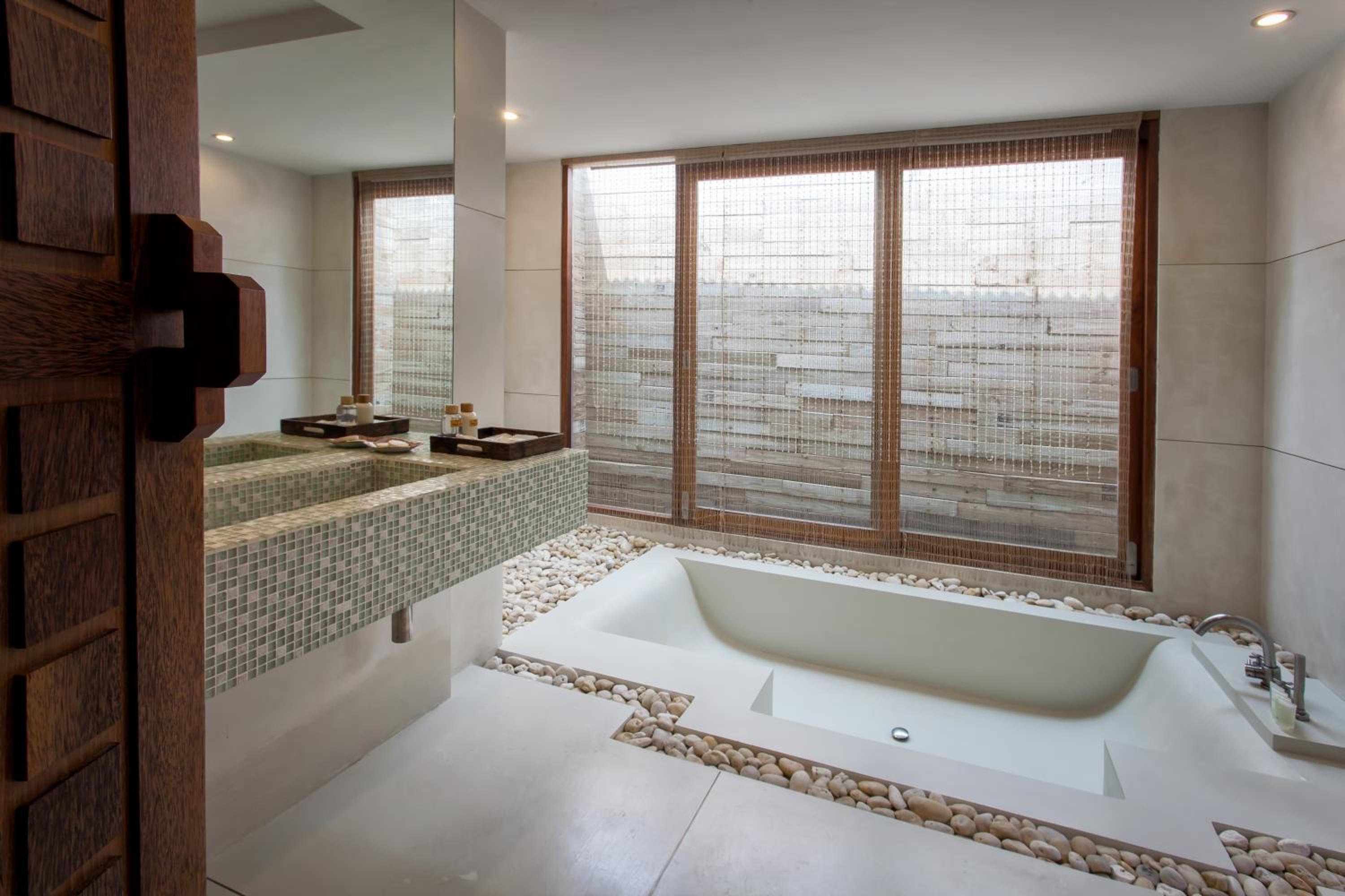 Junior Suite with Private Plunge Pool - Photo 14
