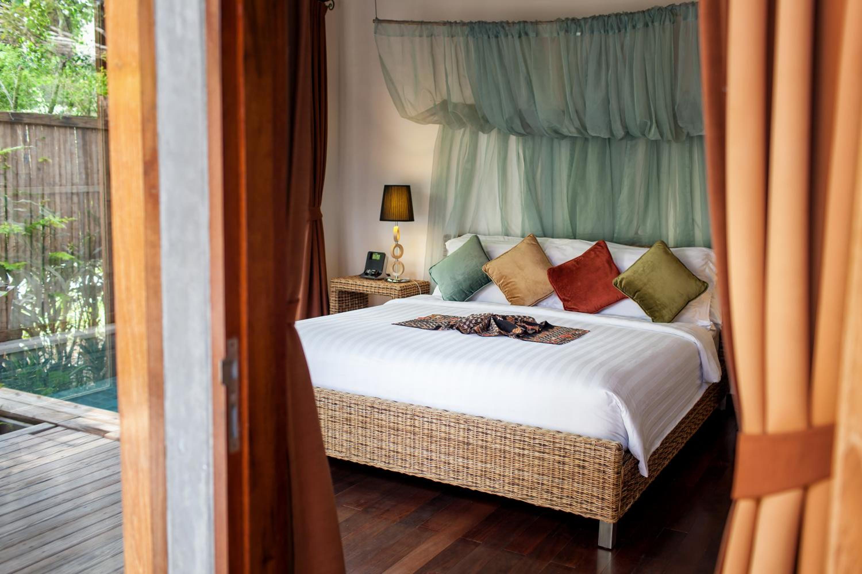 Junior Suite with Private Plunge Pool - Photo 19