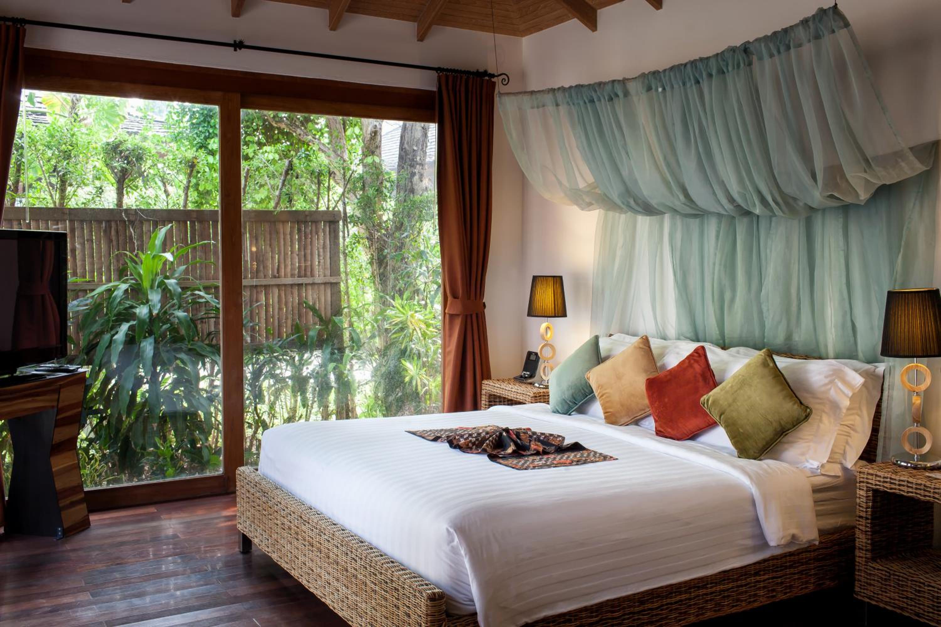Junior Suite with Private Plunge Pool - Photo 12