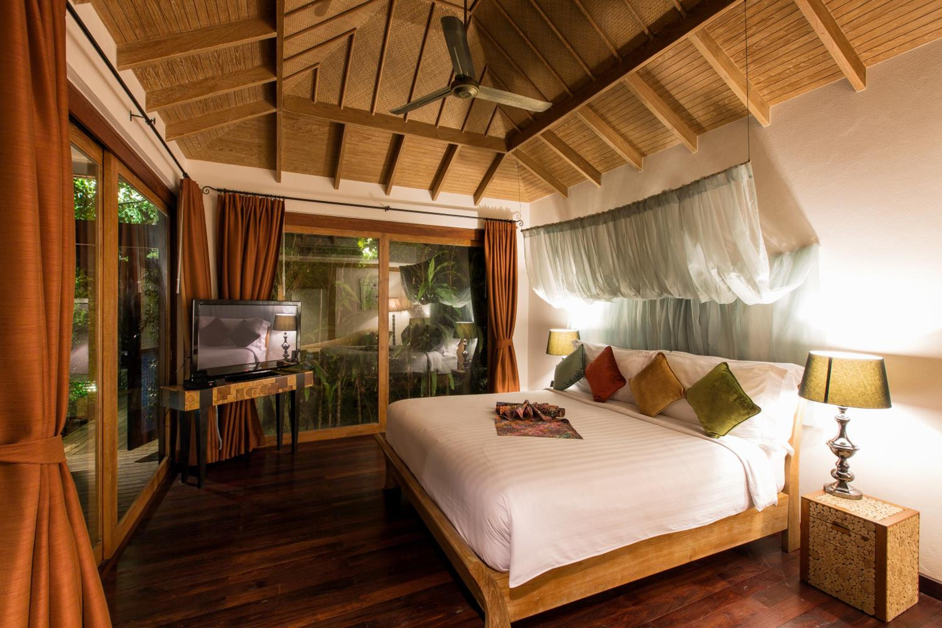 Junior Suite with Private Plunge Pool - Photo 4