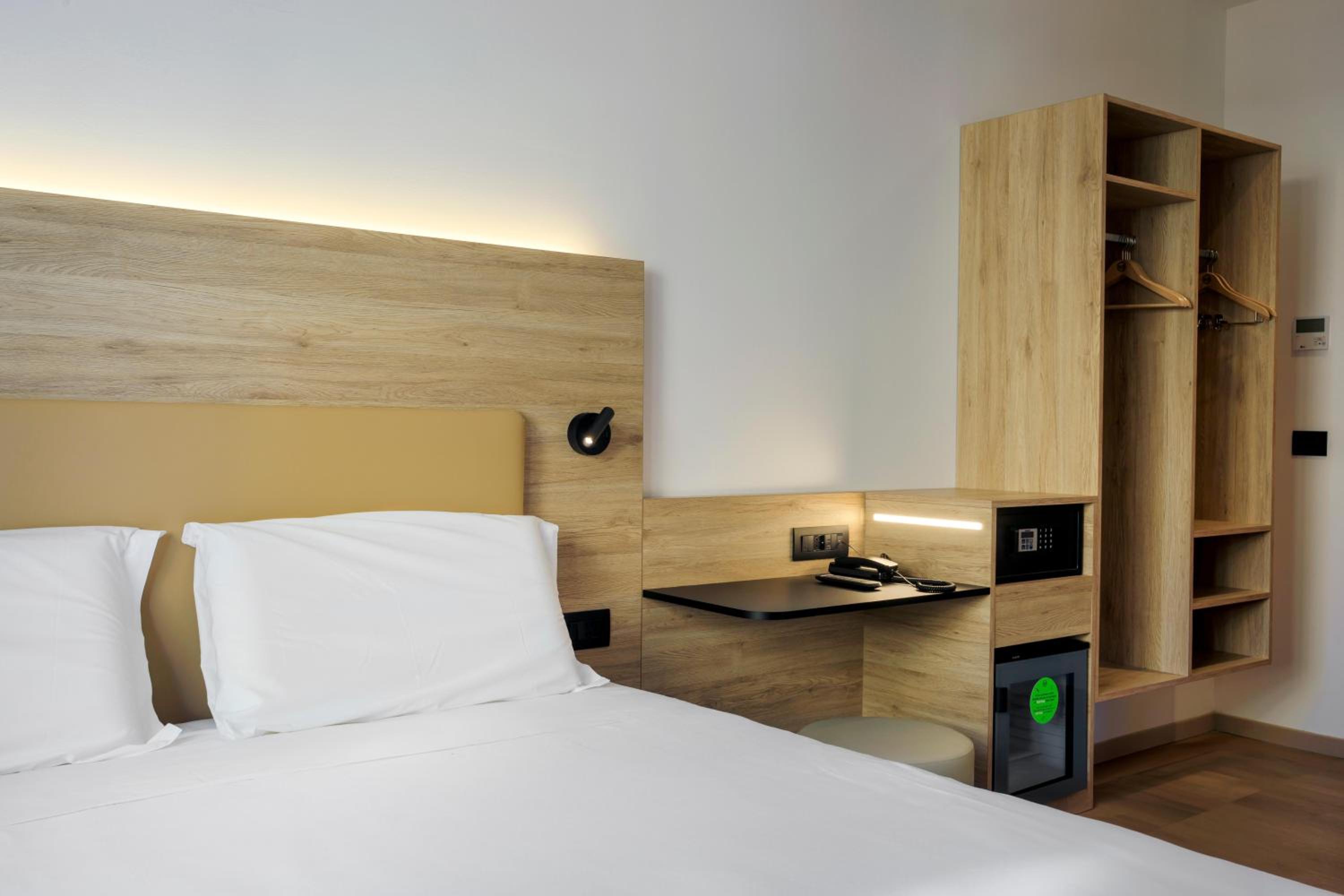 Double Room - Disability Access - Photo 3