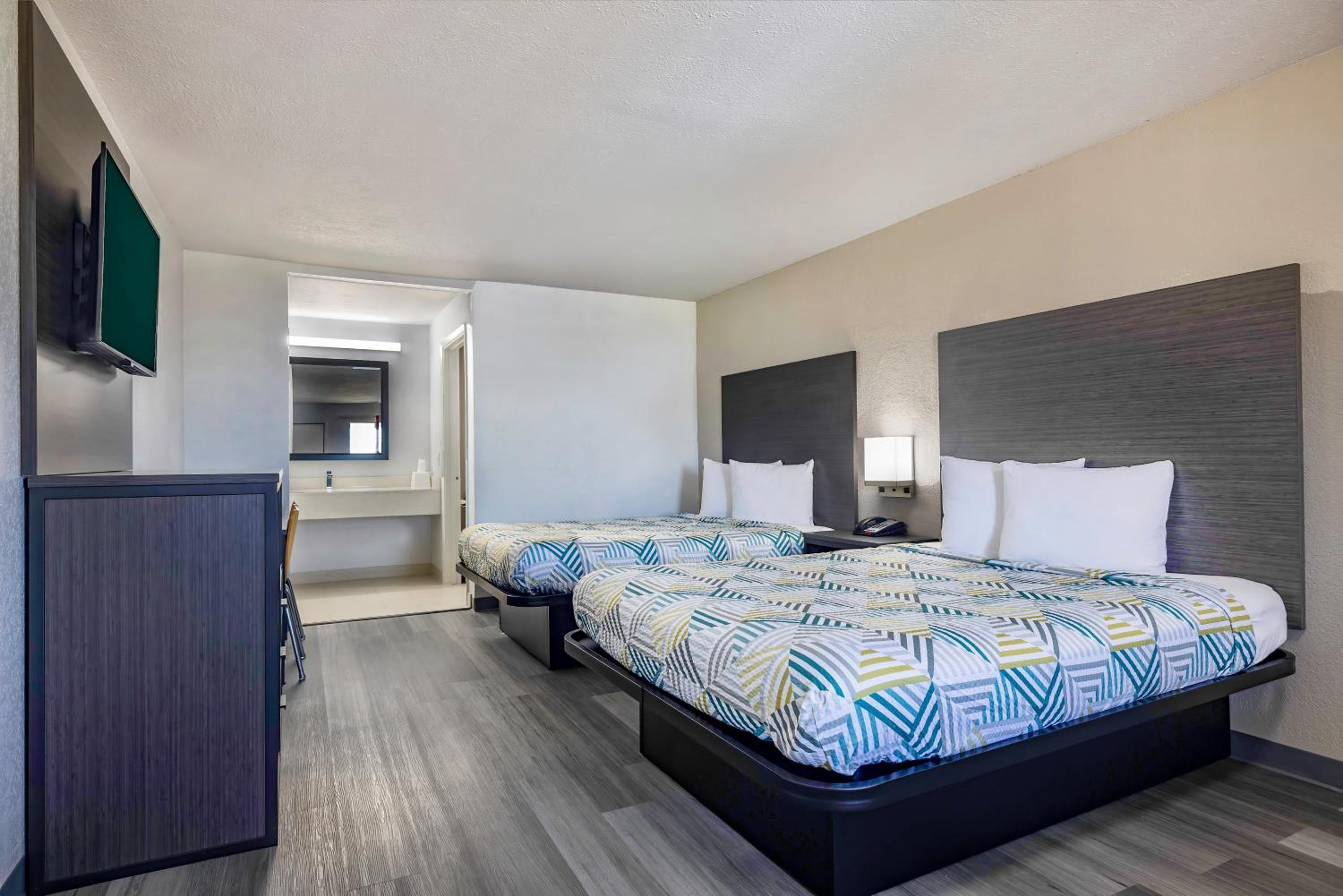 Deluxe Queen Room with Two Queen Beds - Non-Smoking
